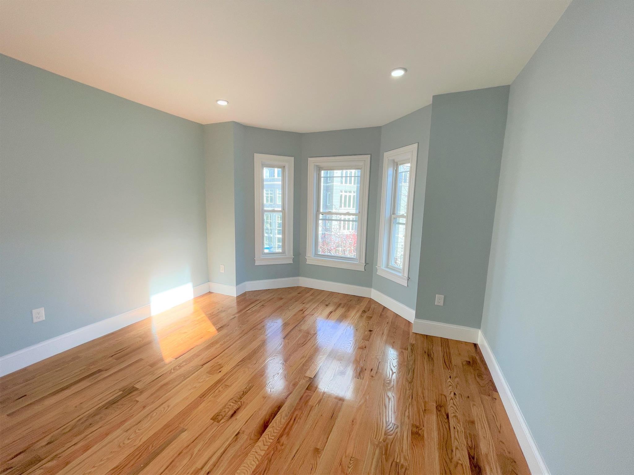 372 Oxford St, Porter Square