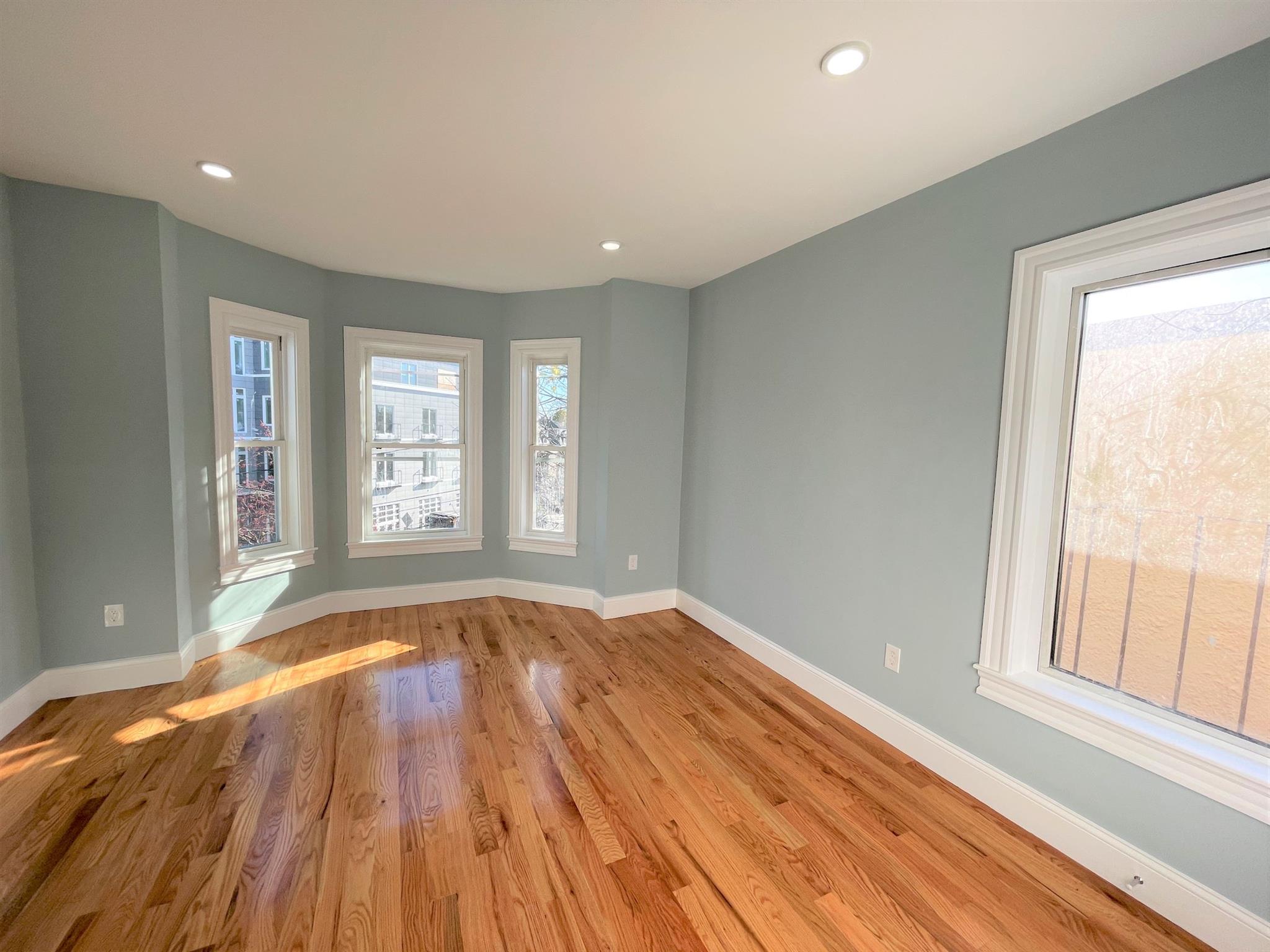 372 Oxford St, Porter Square