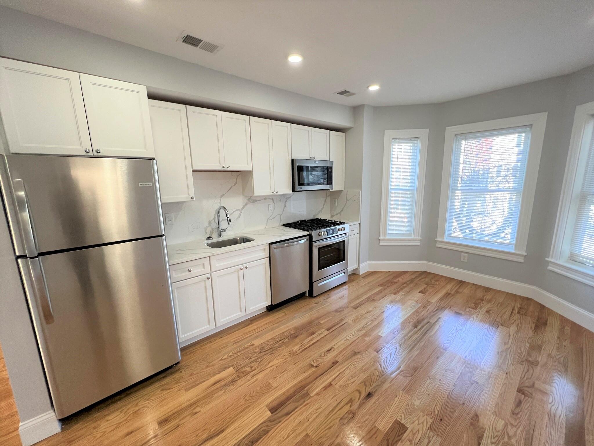 372 Oxford St, Porter Square