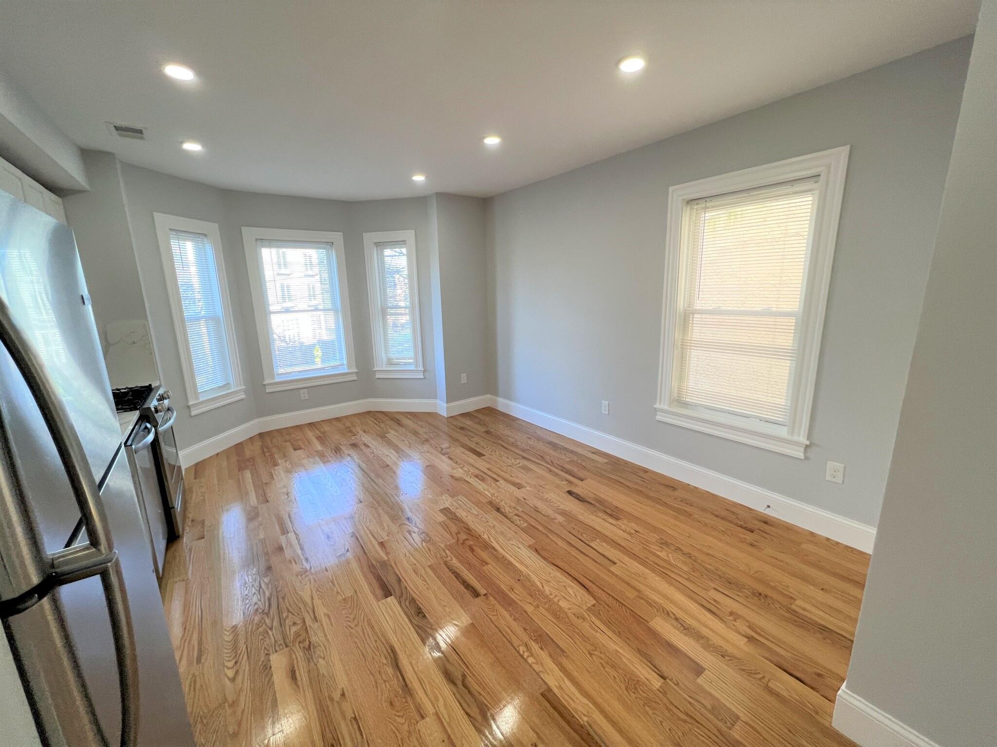 372 Oxford St, Porter Square