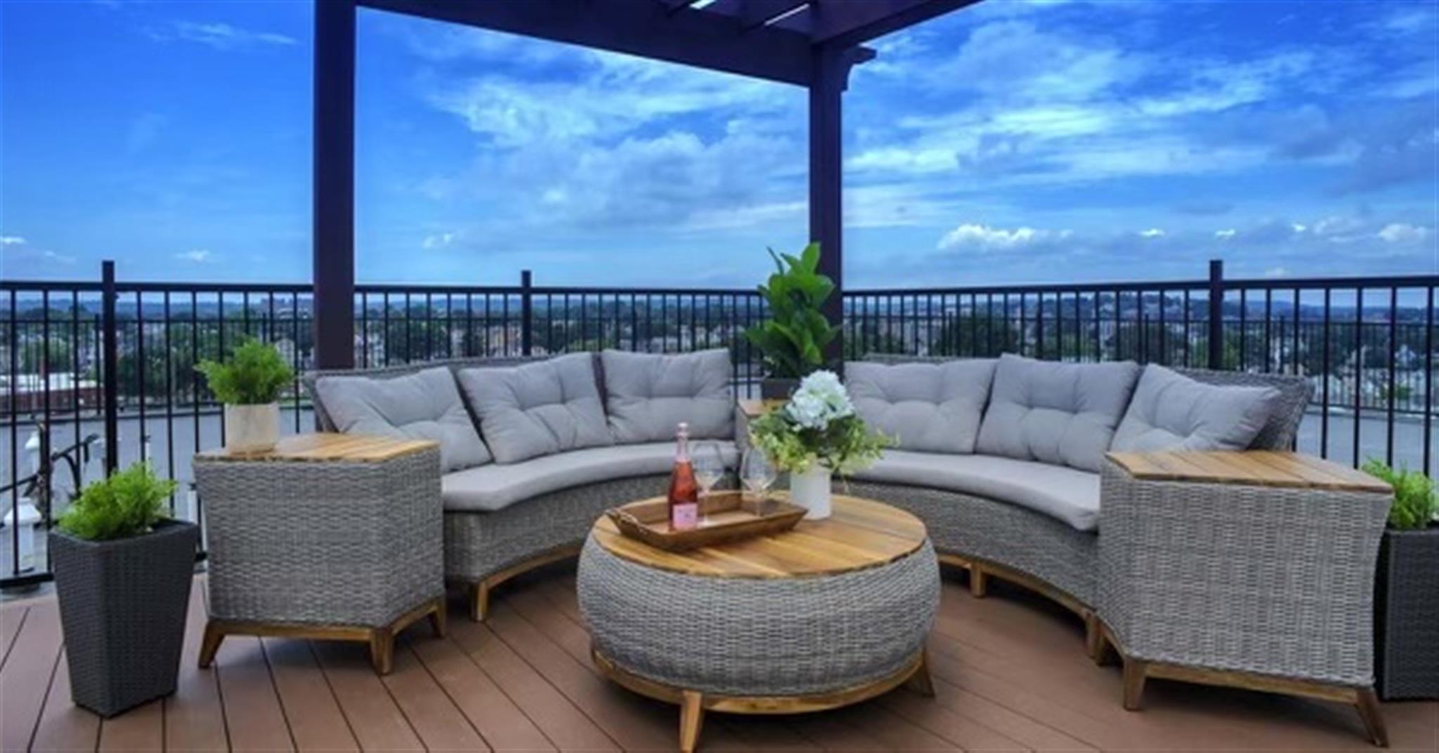 519 Broadway, Magoun Square