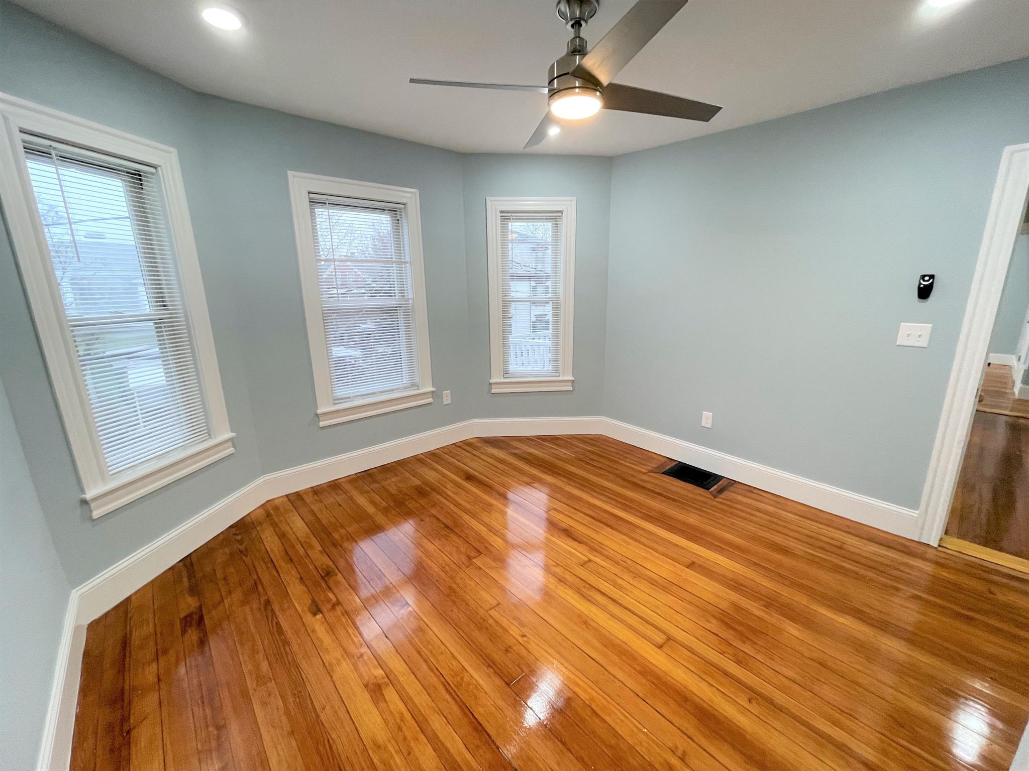 3 Mossland St, Porter Square