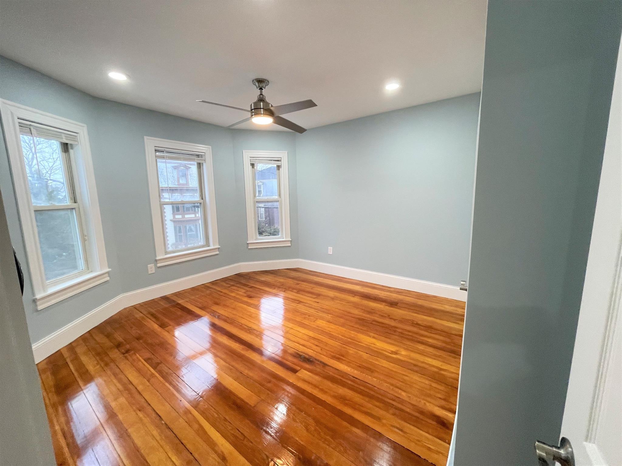 3 Mossland St, Porter Square