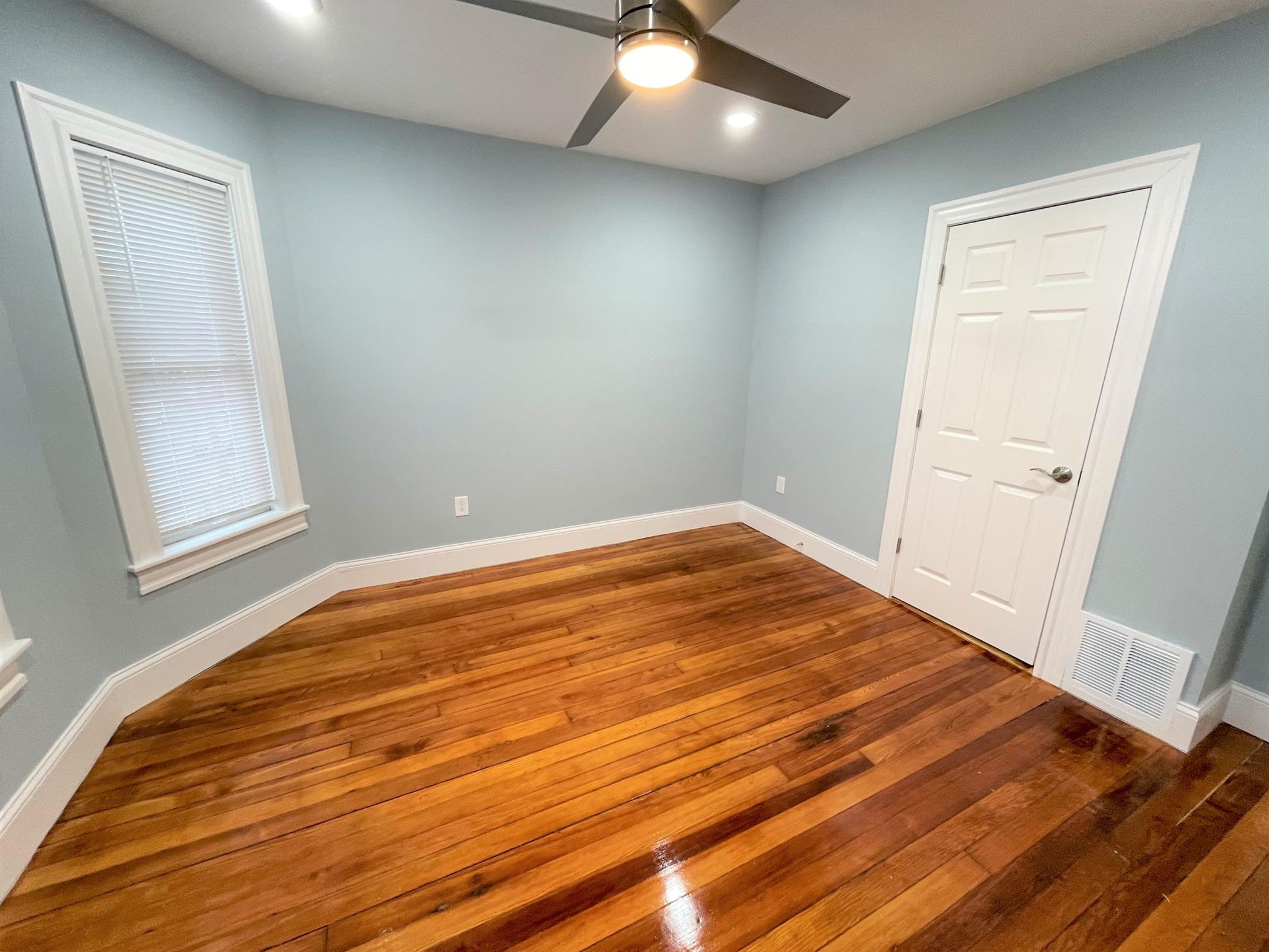 3 Mossland St, Porter Square