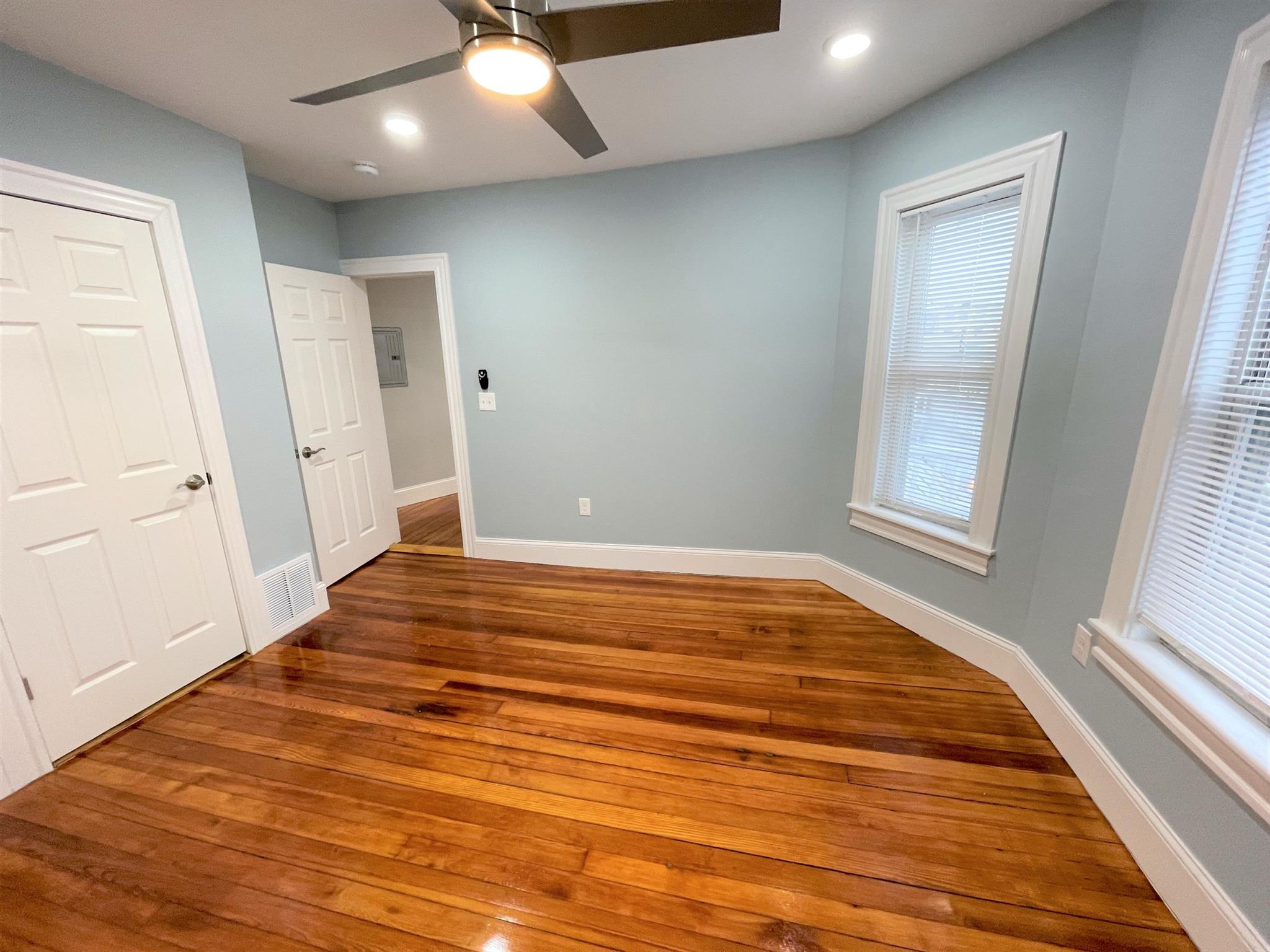 3 Mossland St, Porter Square