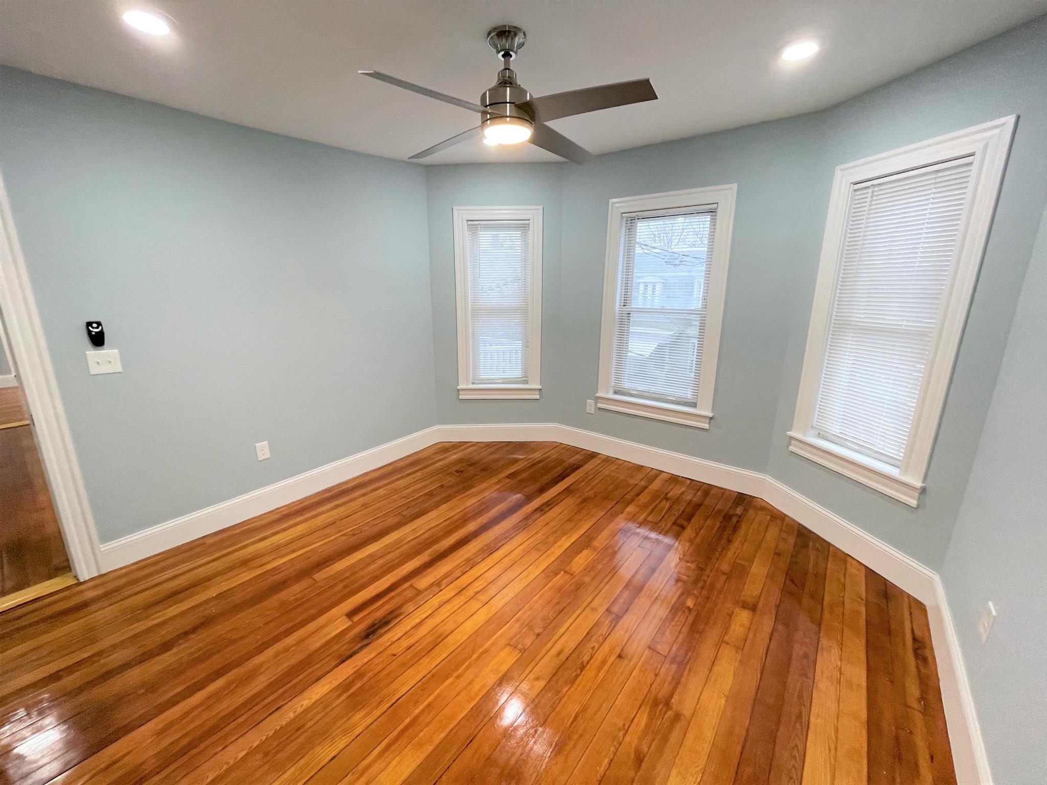 3 Mossland St, Porter Square