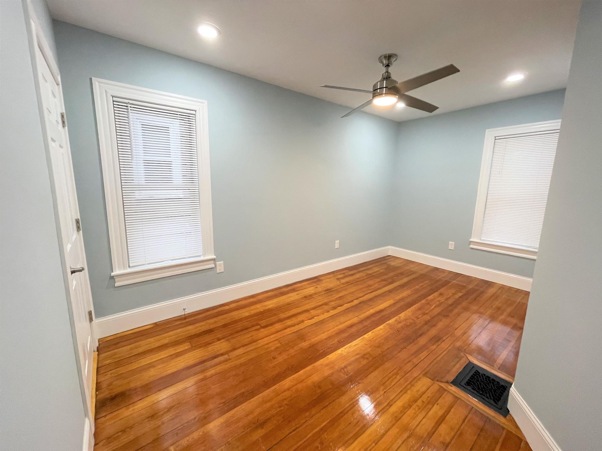 3 Mossland St, Porter Square