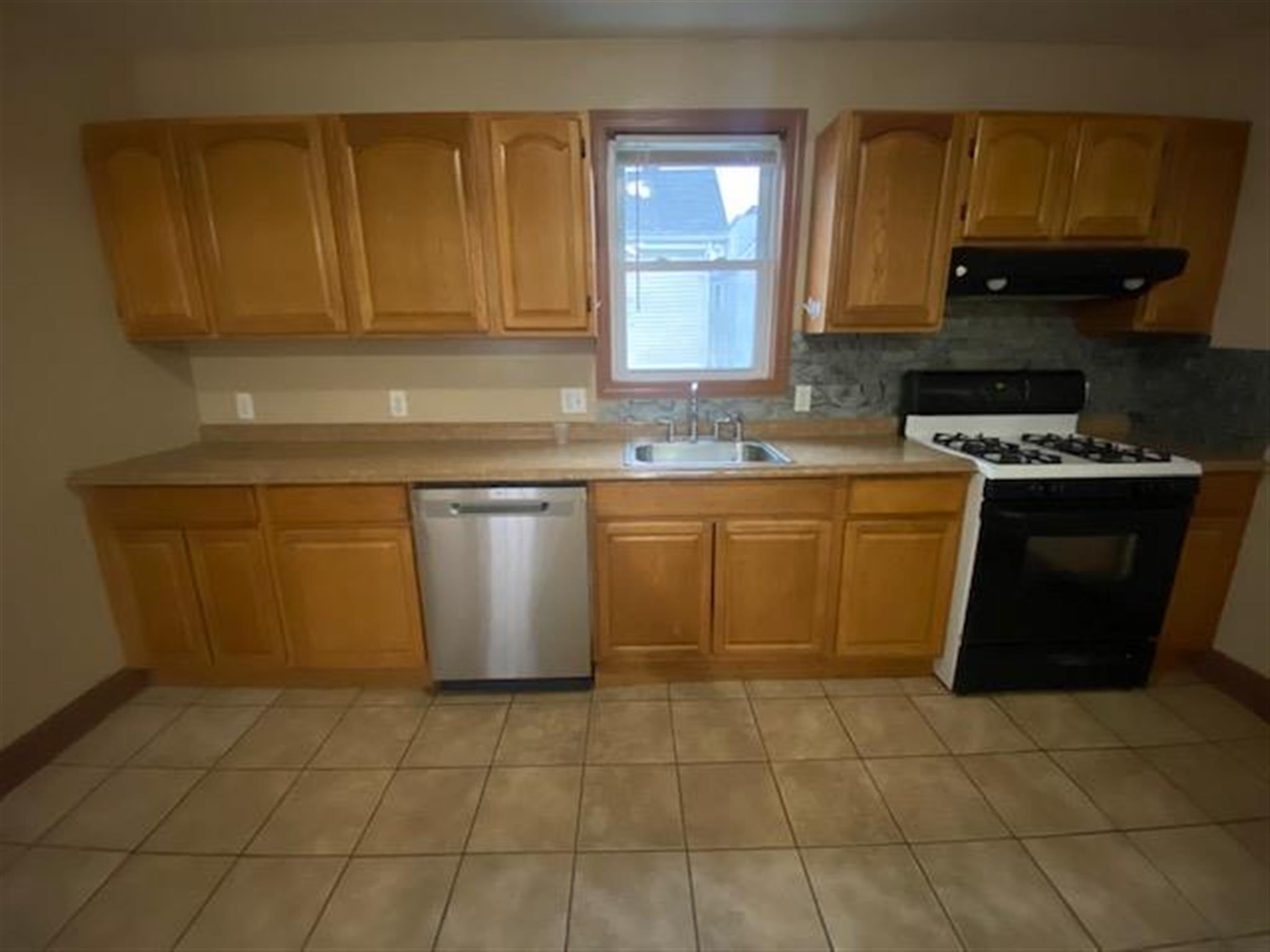 11 Oakland Ave, East Somerville