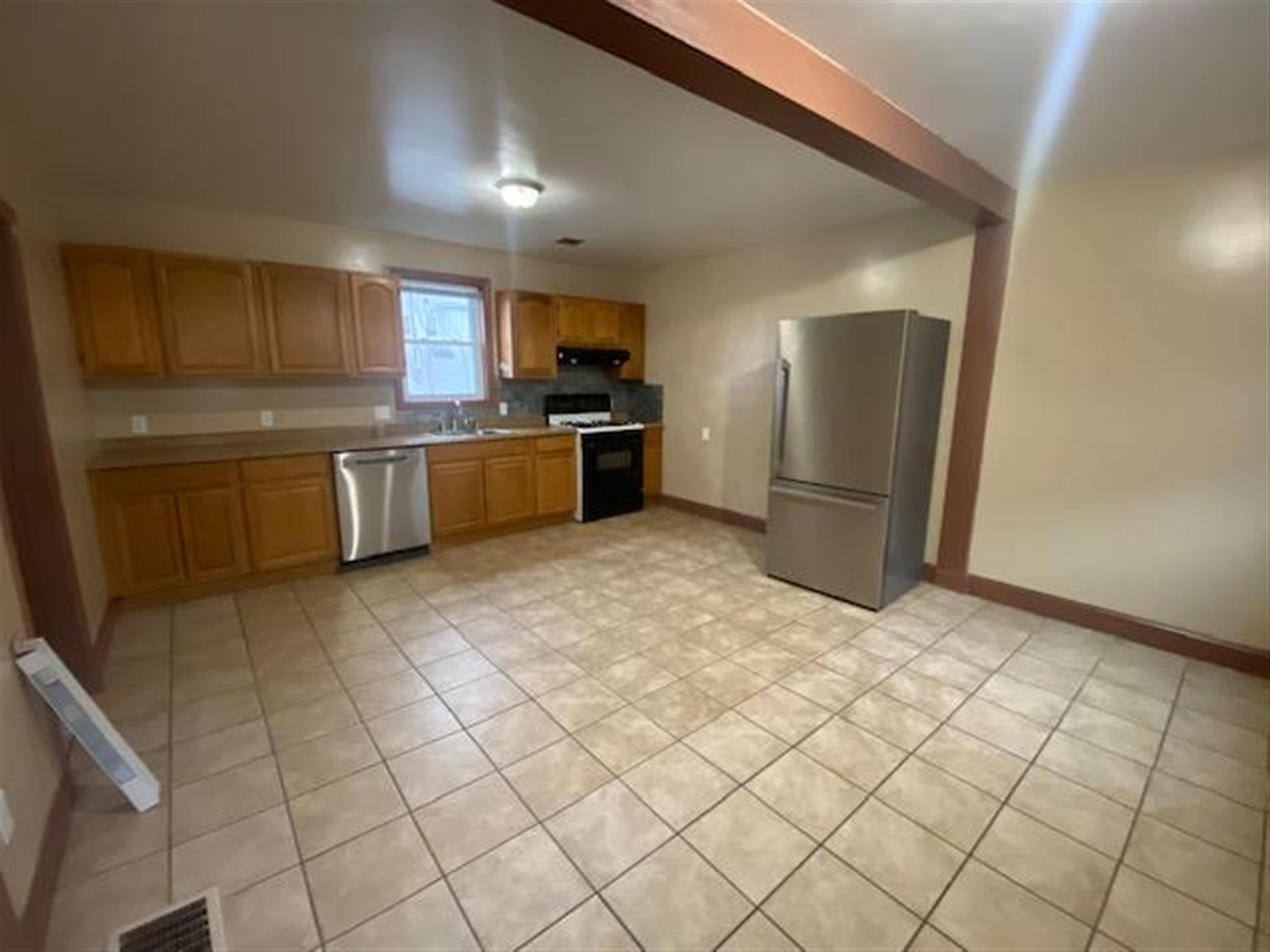 11 Oakland Ave, East Somerville