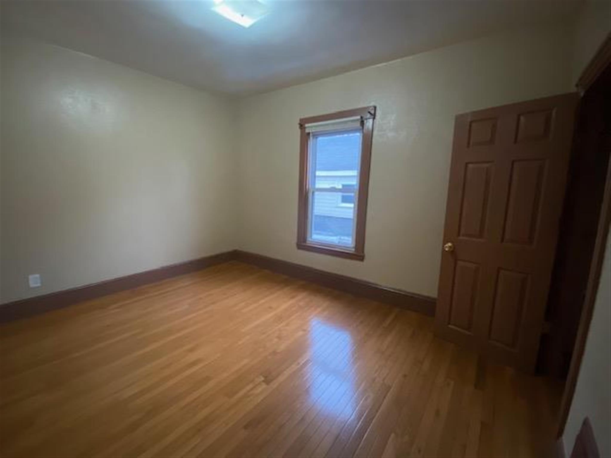 11 Oakland Ave, East Somerville