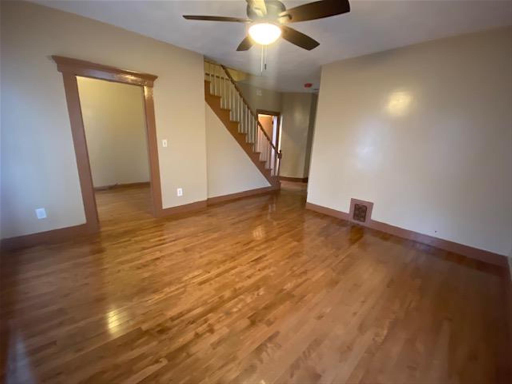 11 Oakland Ave, East Somerville