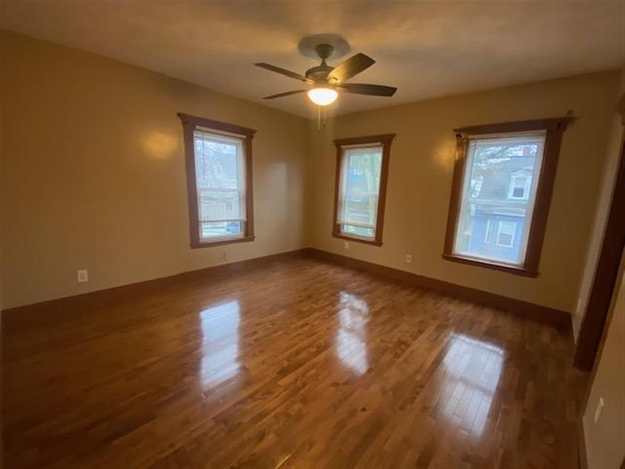 11 Oakland Ave, East Somerville