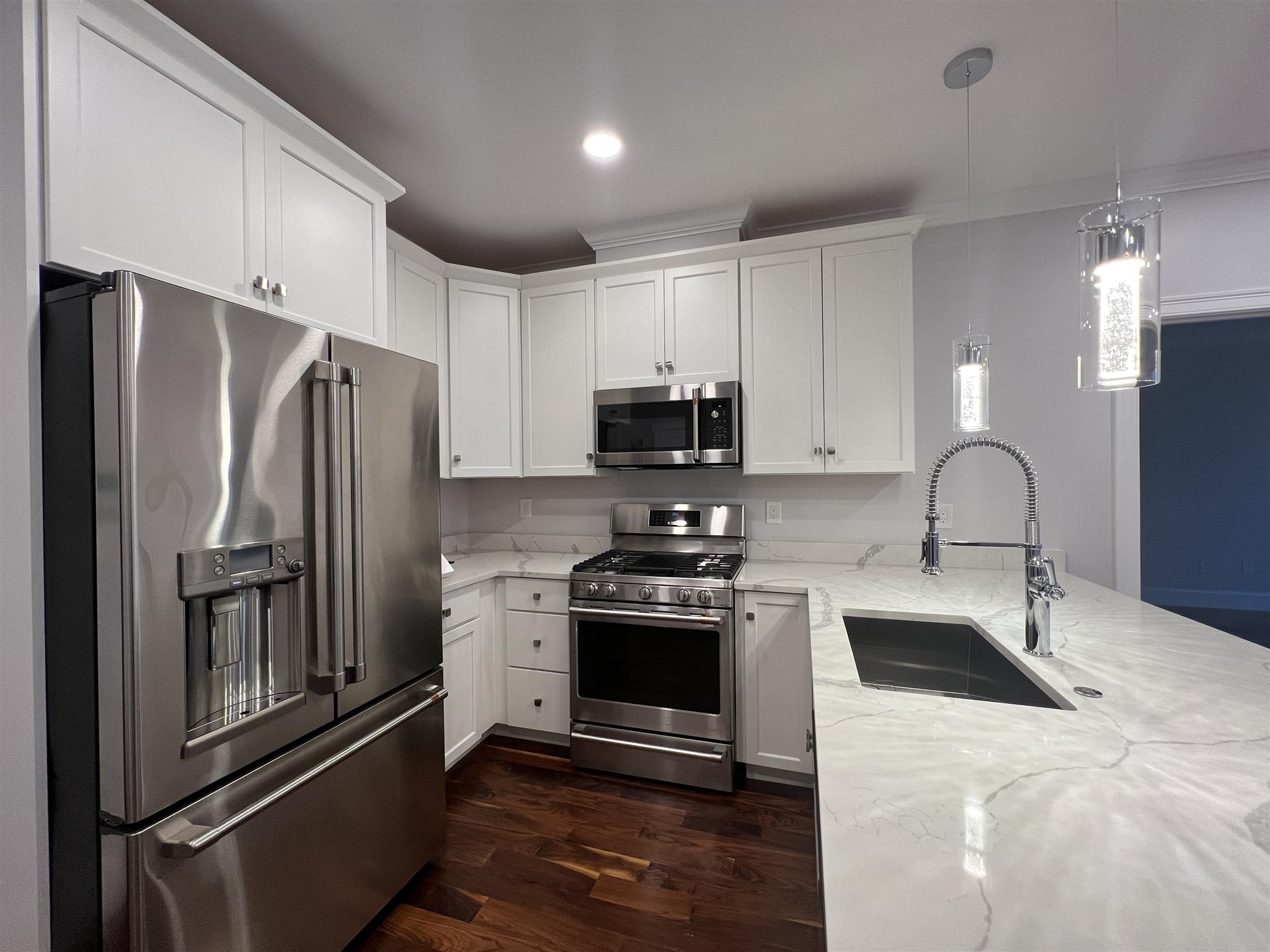 519 Broadway, Magoun Square