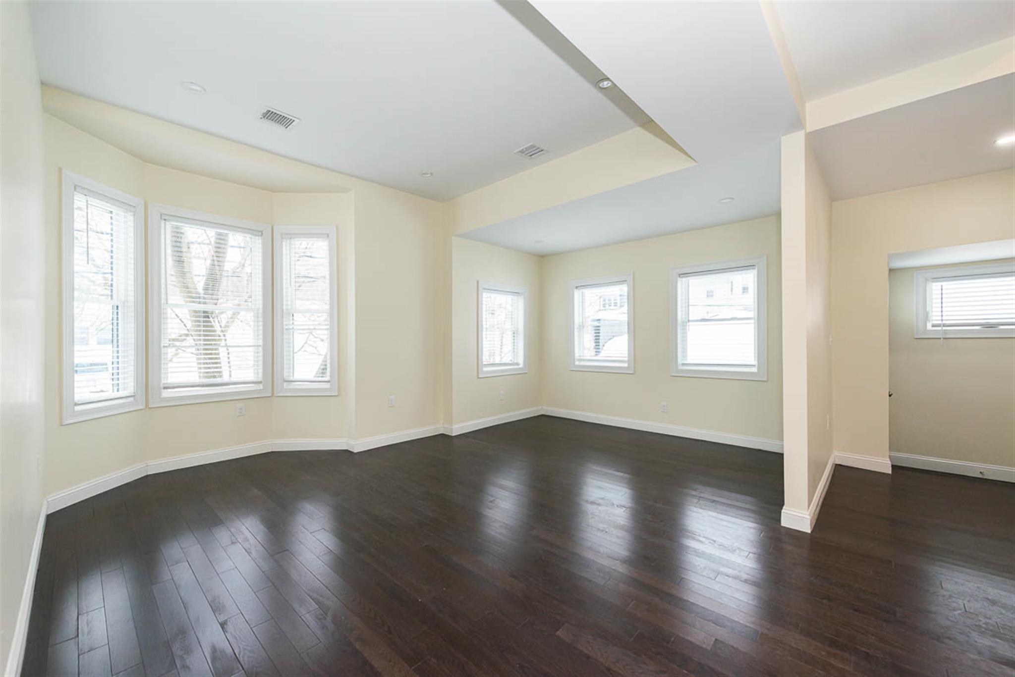 10 Marion St, Medford