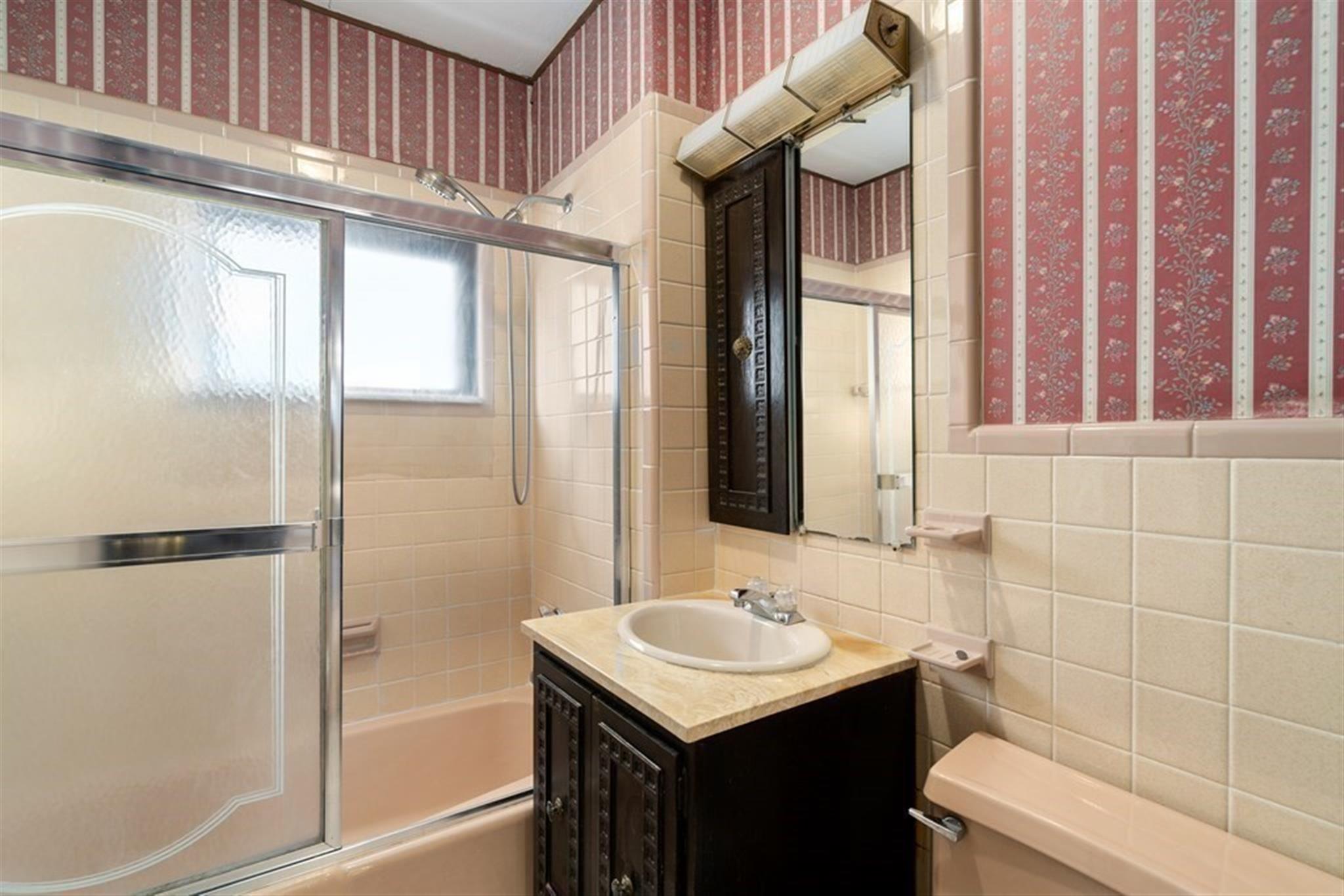 14 Windsor Rd, Medford