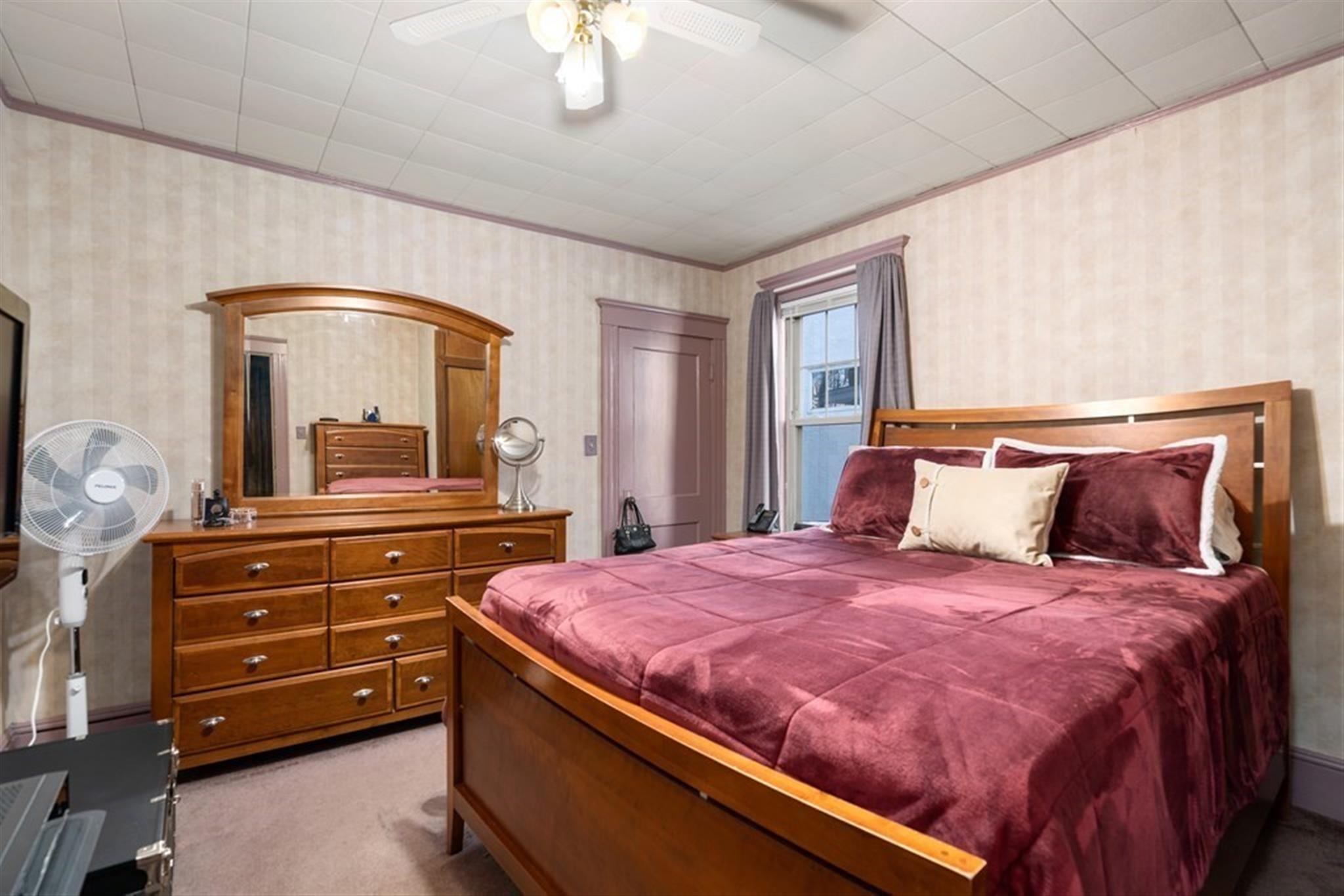 14 Windsor Rd, Medford