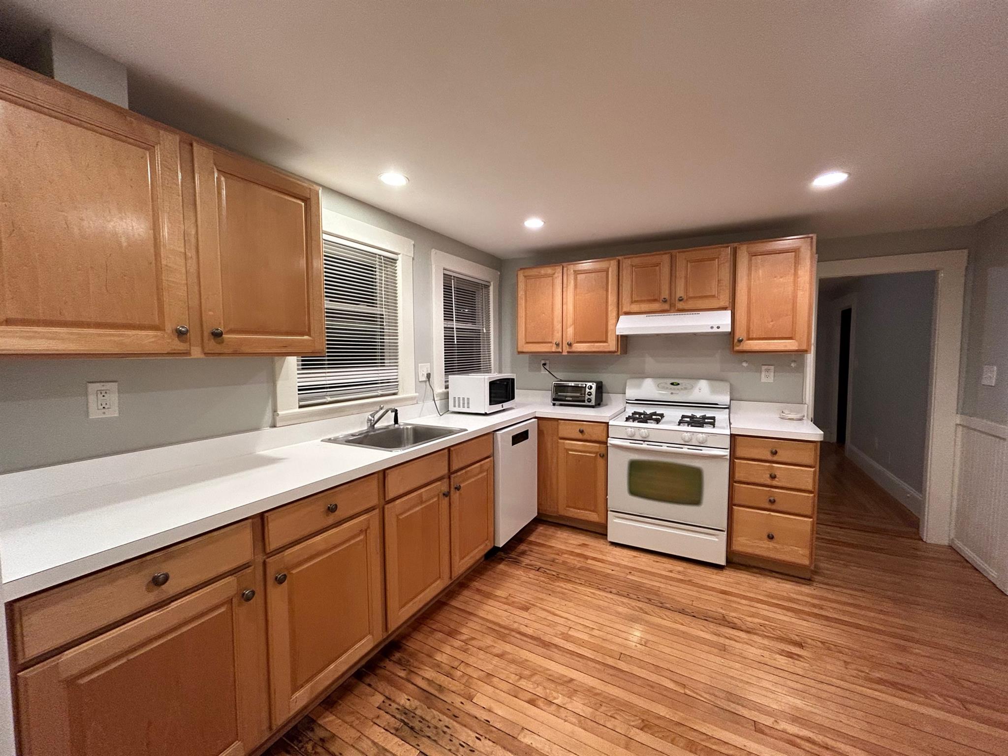 66 Thomas St, Medford