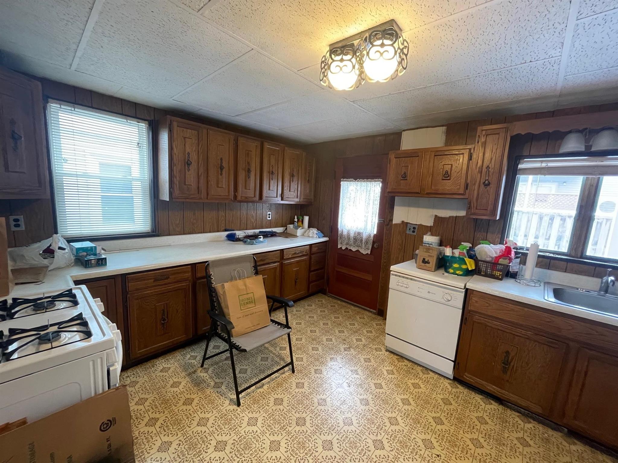 24 Stoughton St, Medford