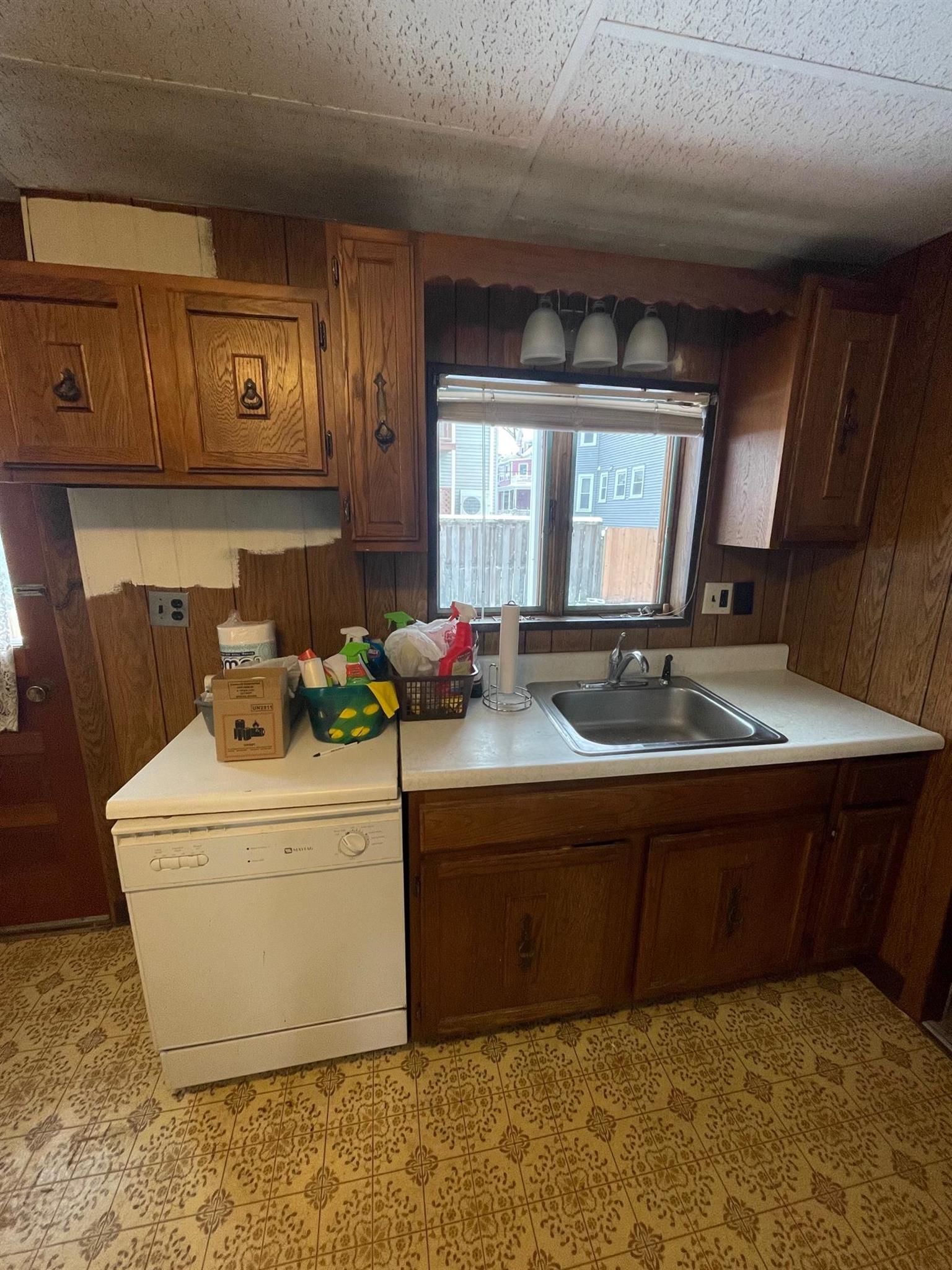 24 Stoughton St, Medford