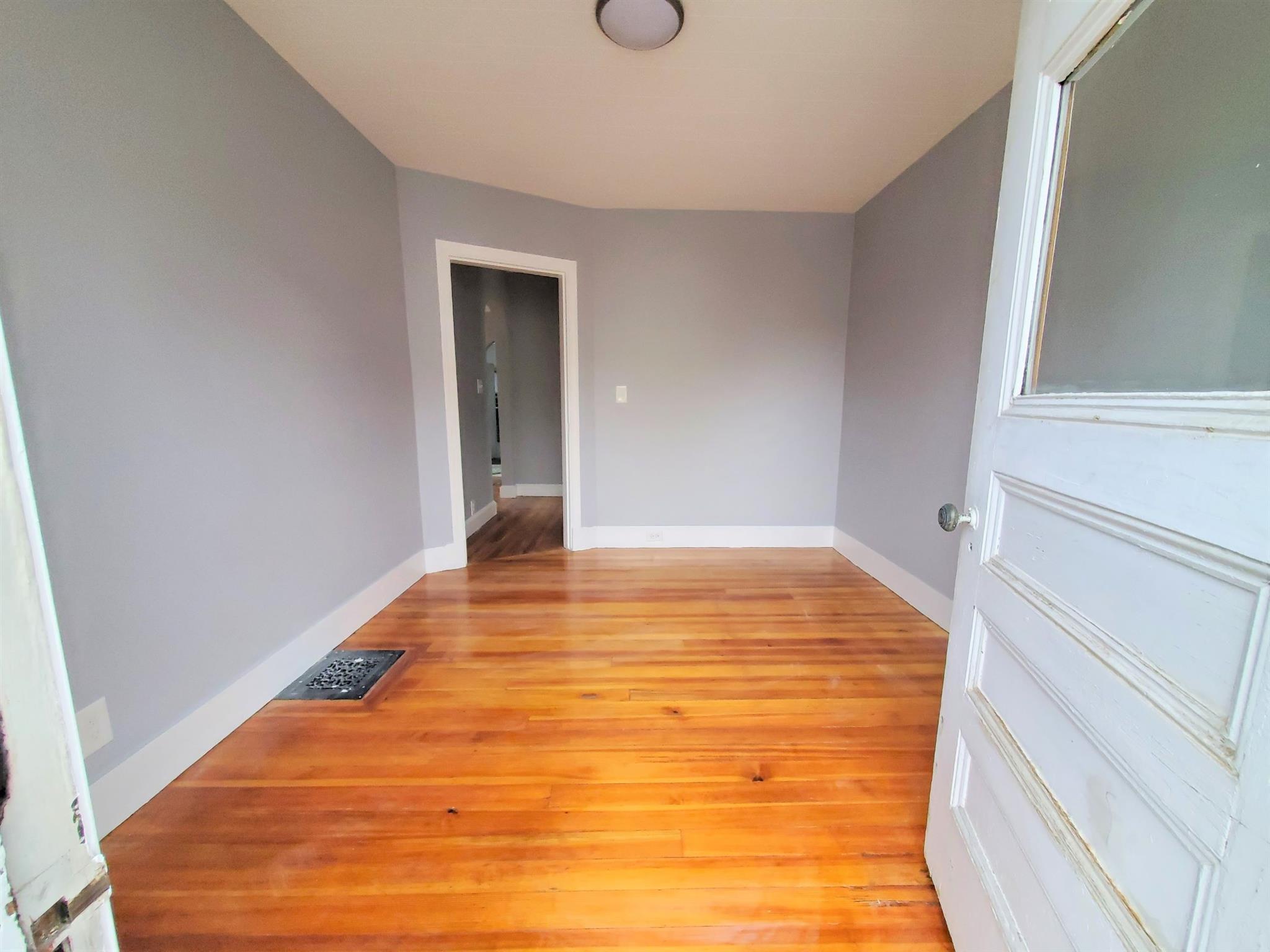 39 Albion St, Medford