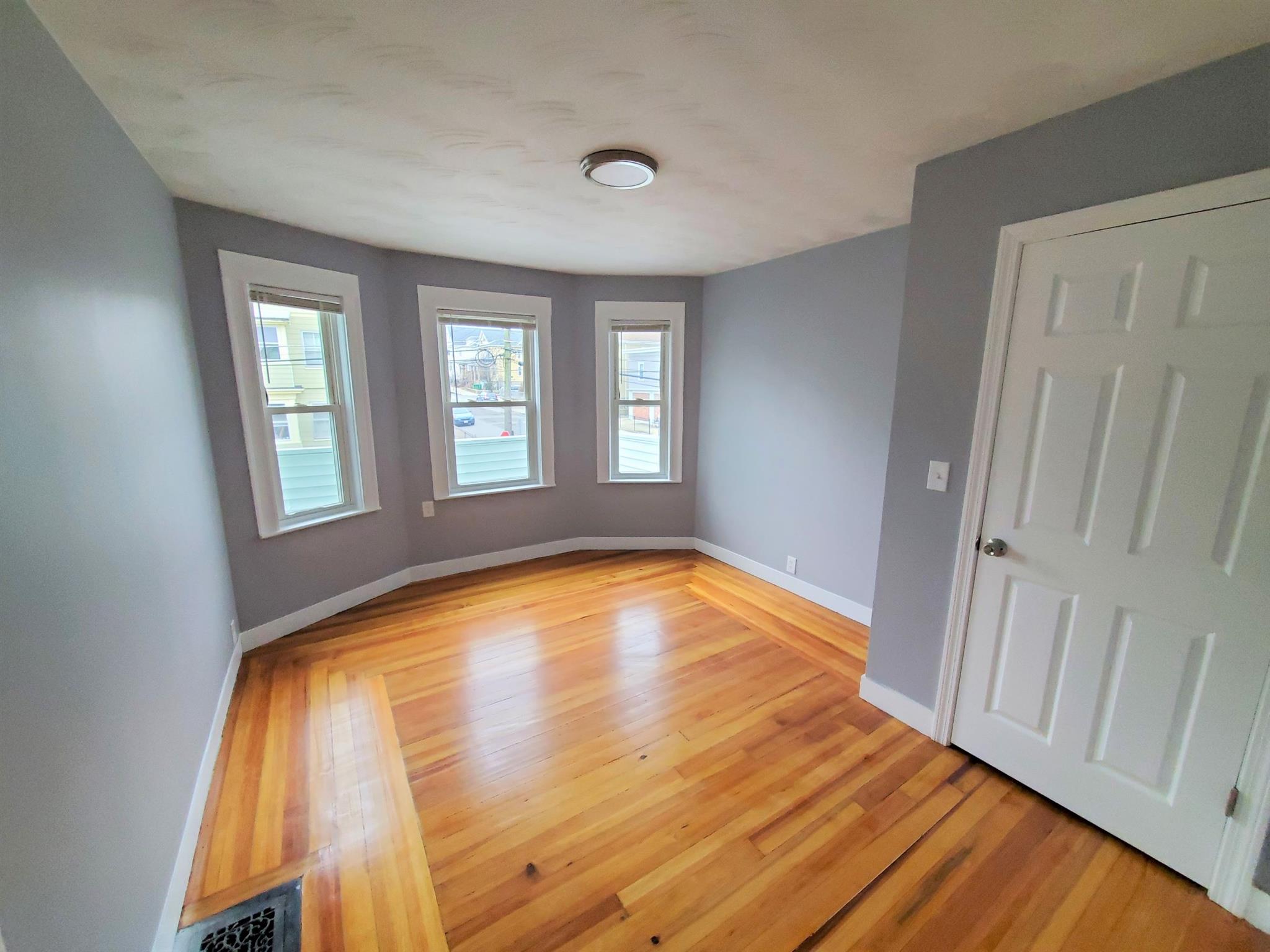 39 Albion St, Medford