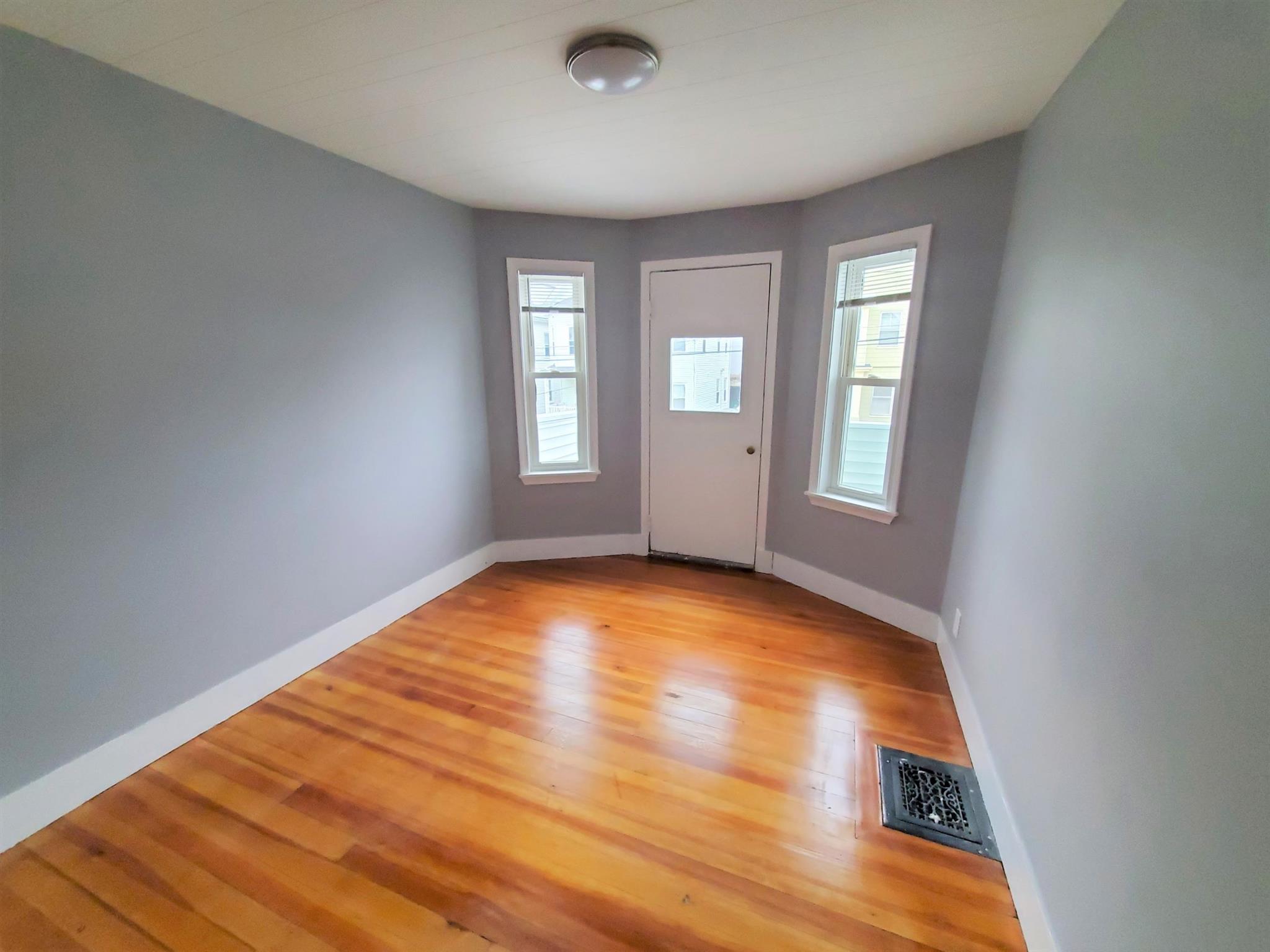 39 Albion St, Medford