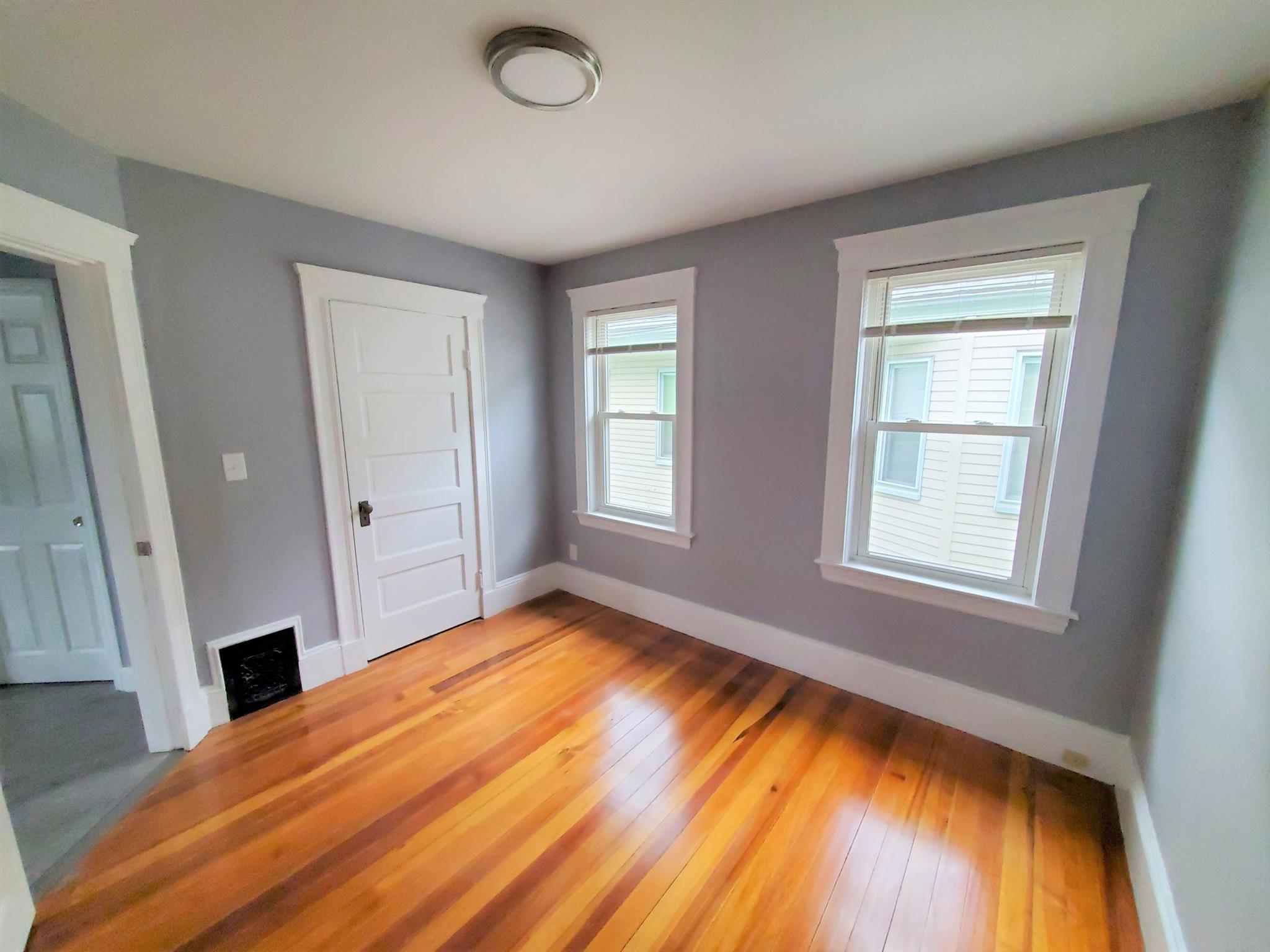 39 Albion St, Medford