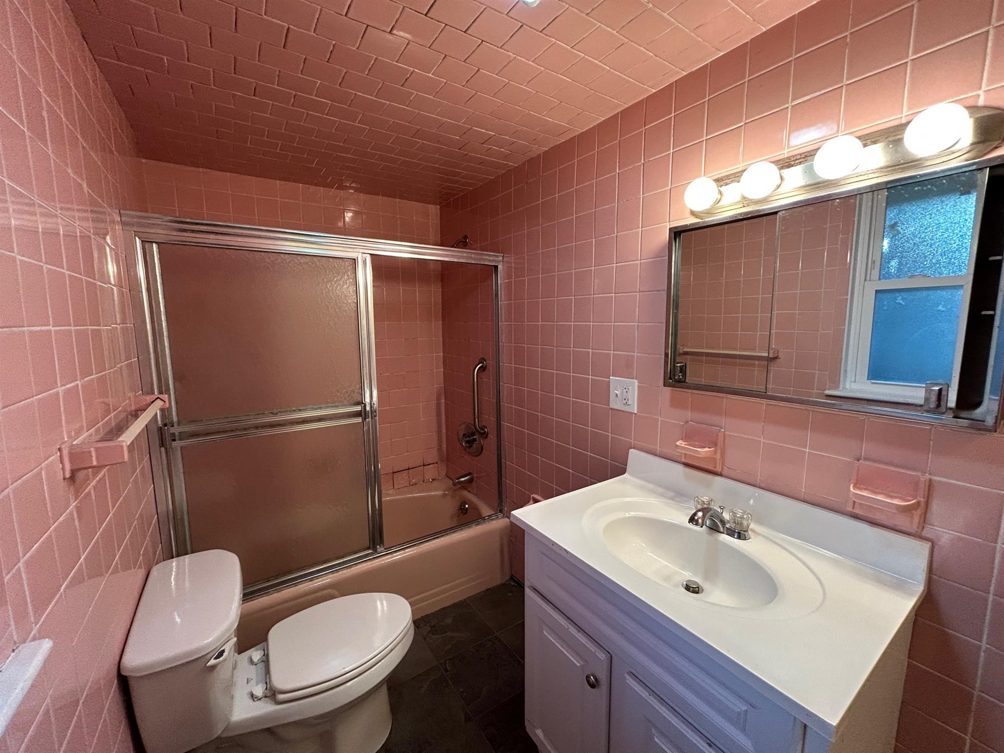 101 Alpine St, Magoun Square