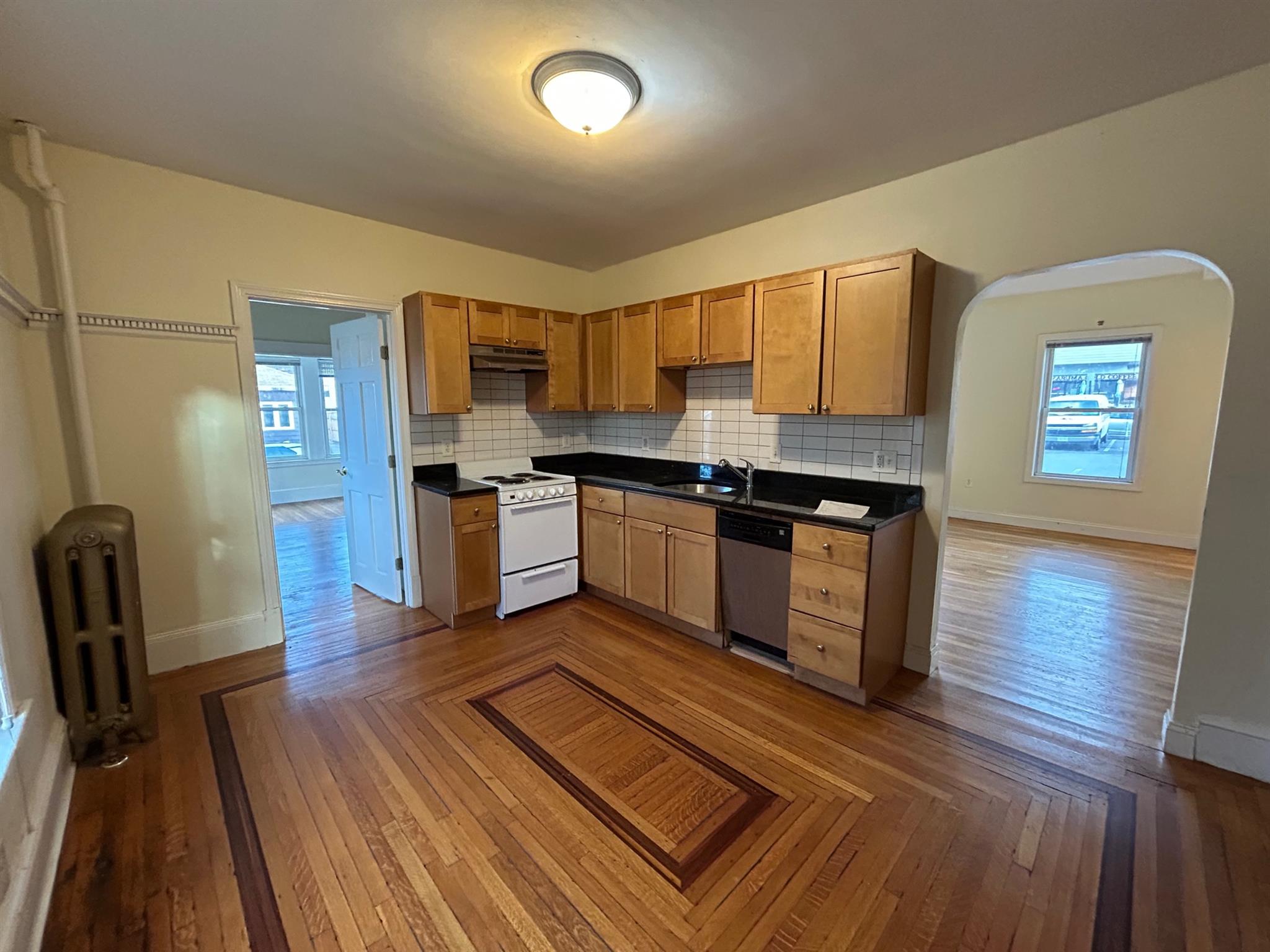 101 Alpine St, Magoun Square