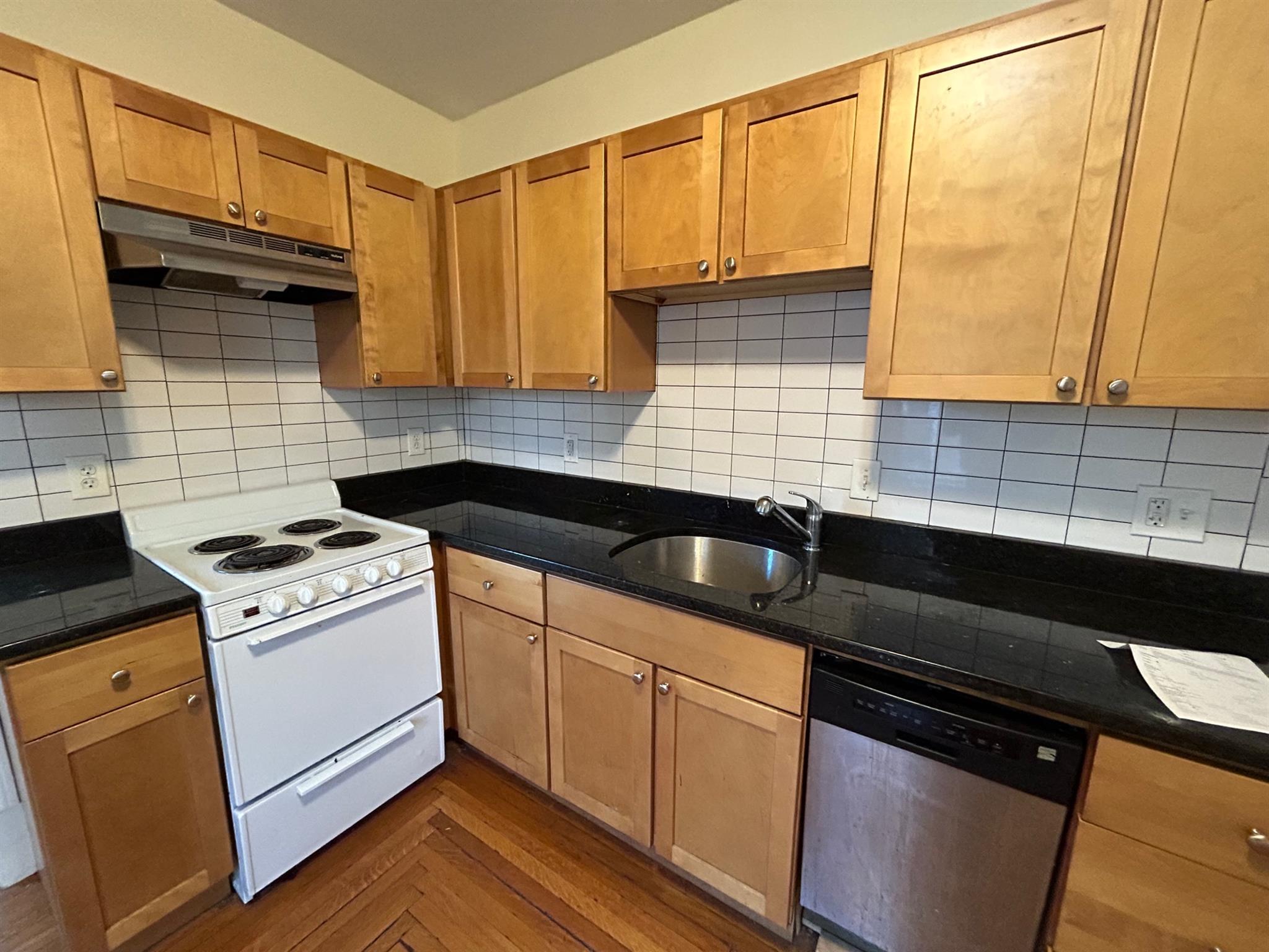 101 Alpine St, Magoun Square