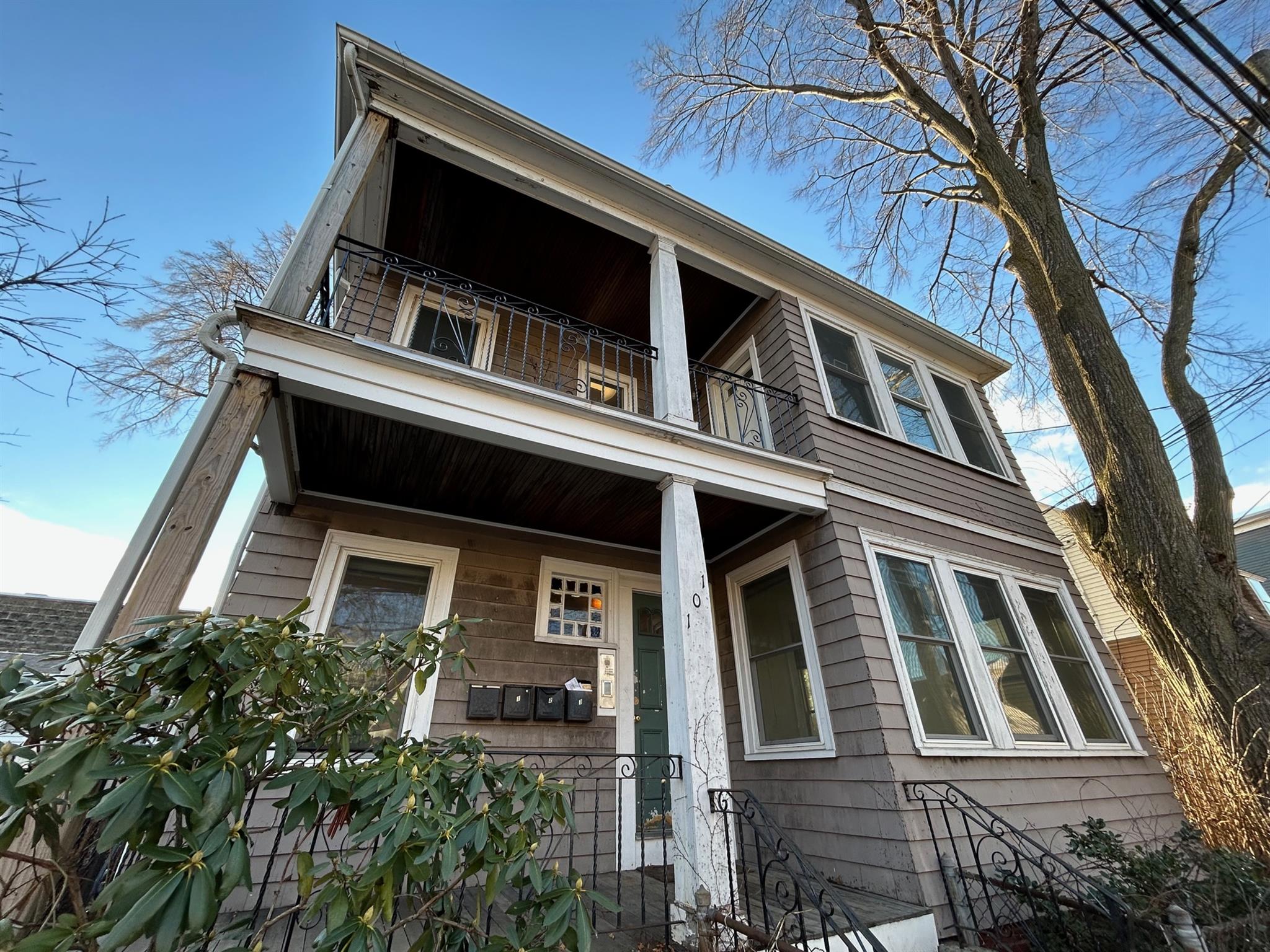 101 Alpine St, Magoun Square