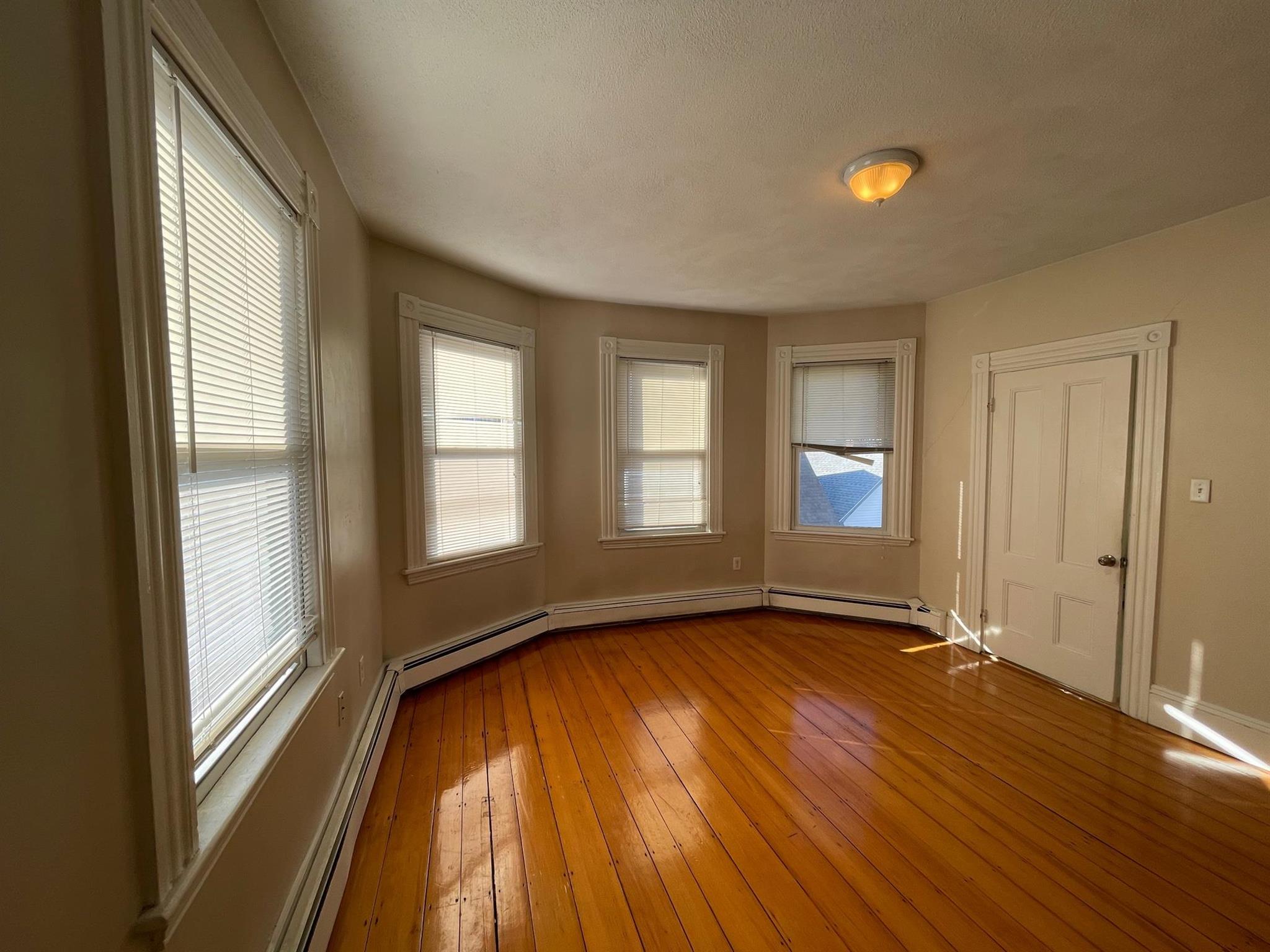 14 Allen St, Magoun Square