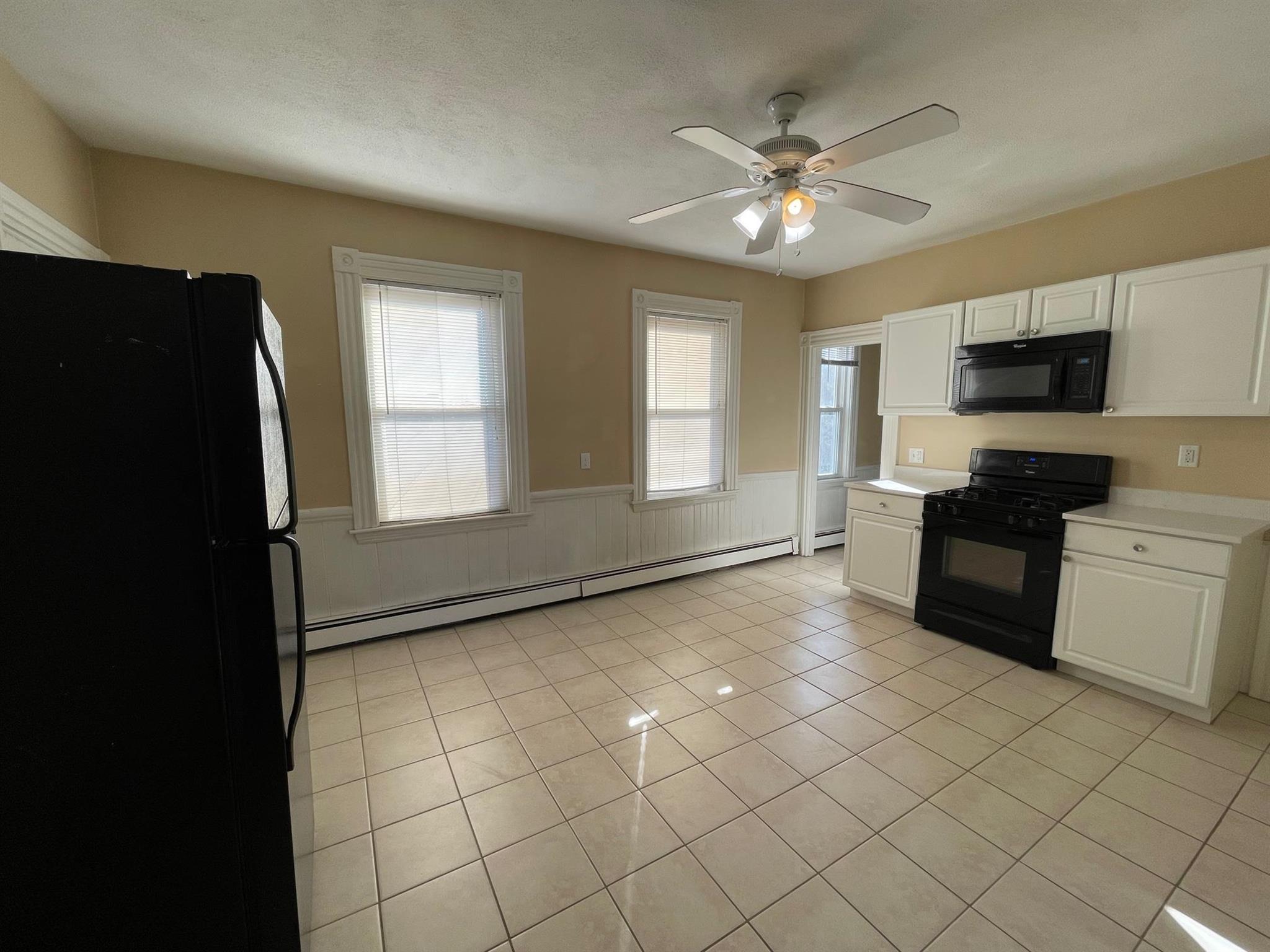 14 Allen St, Magoun Square