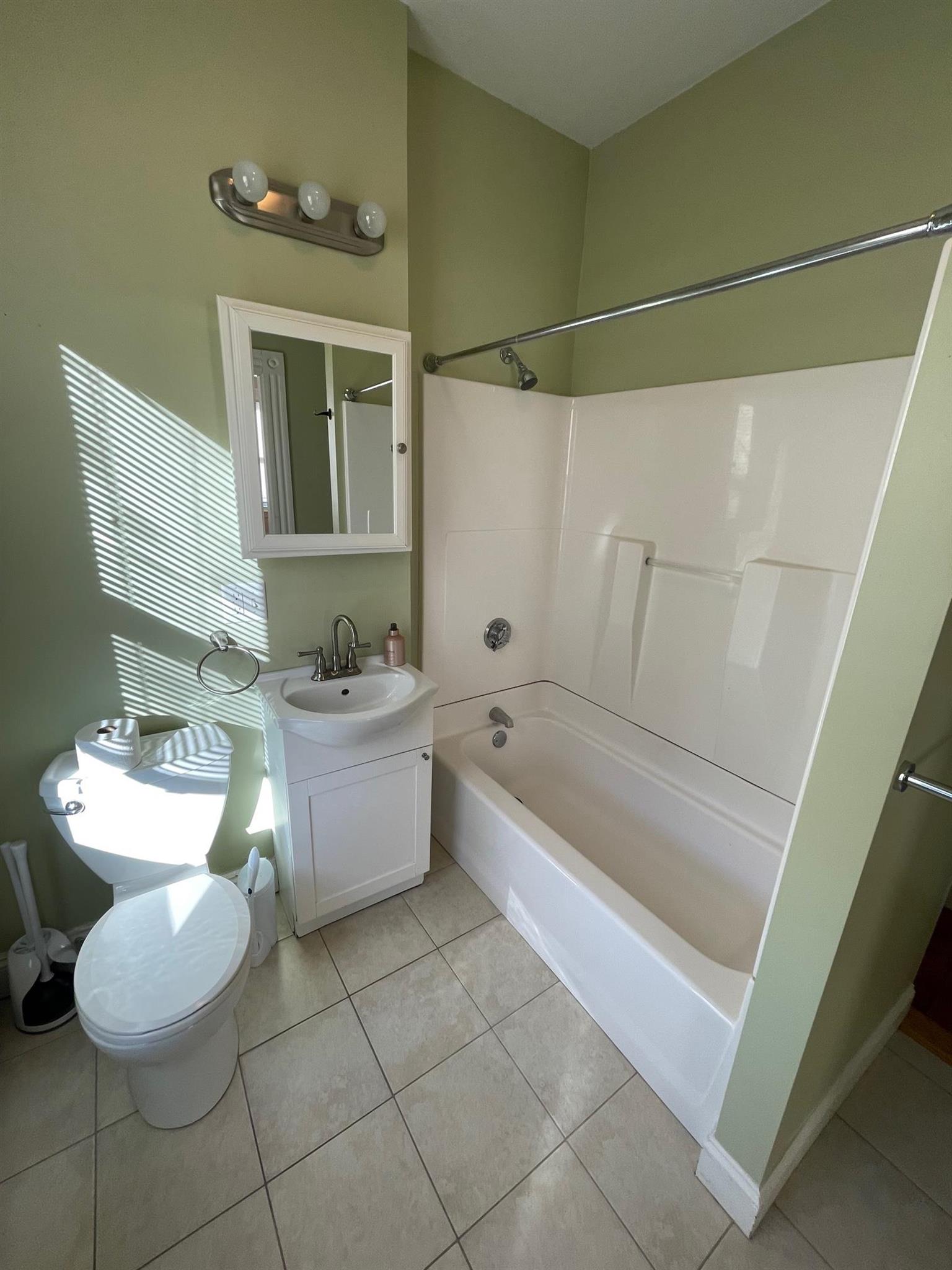 14 Allen St, Magoun Square