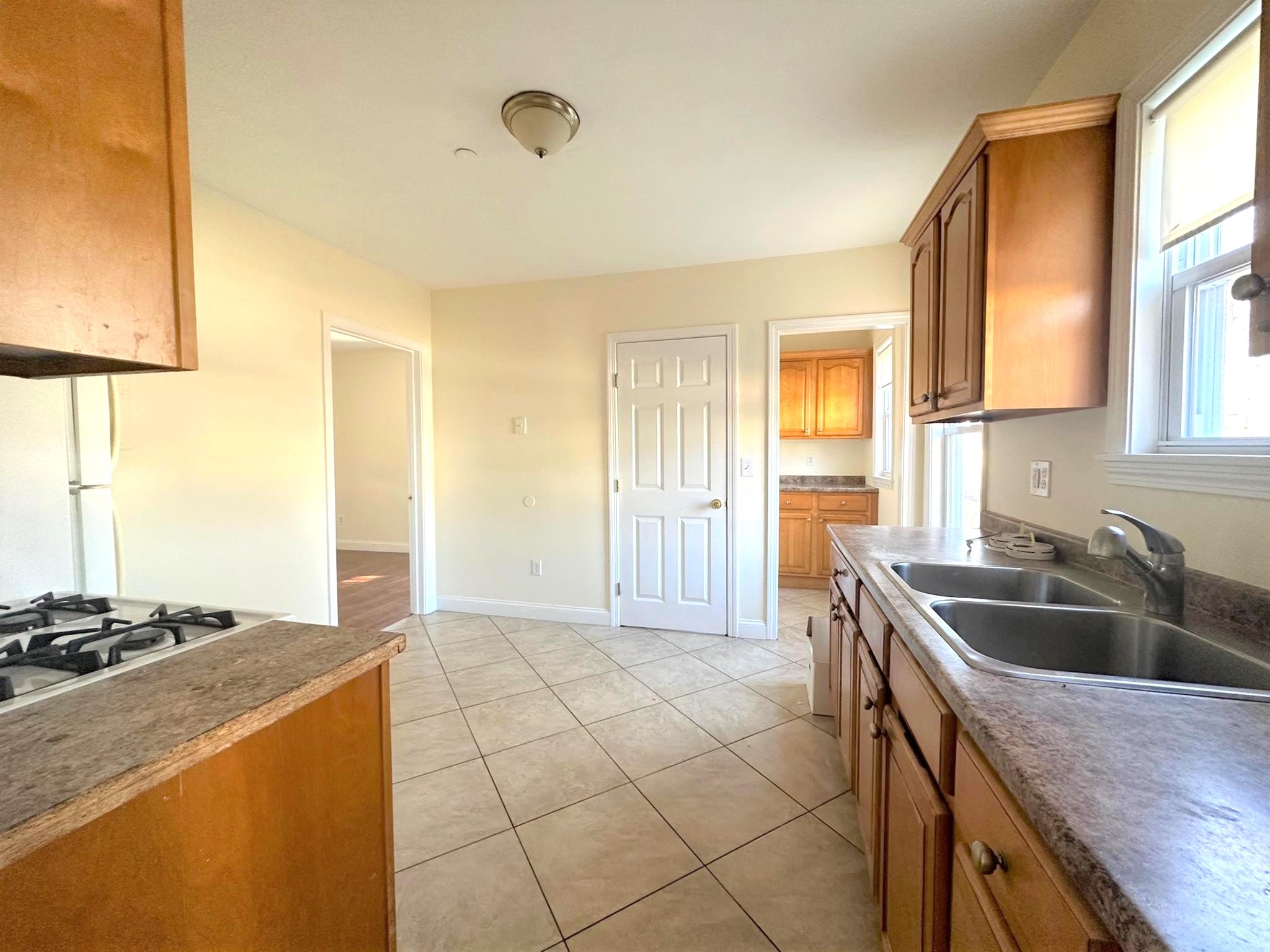 66 Paris St, Medford