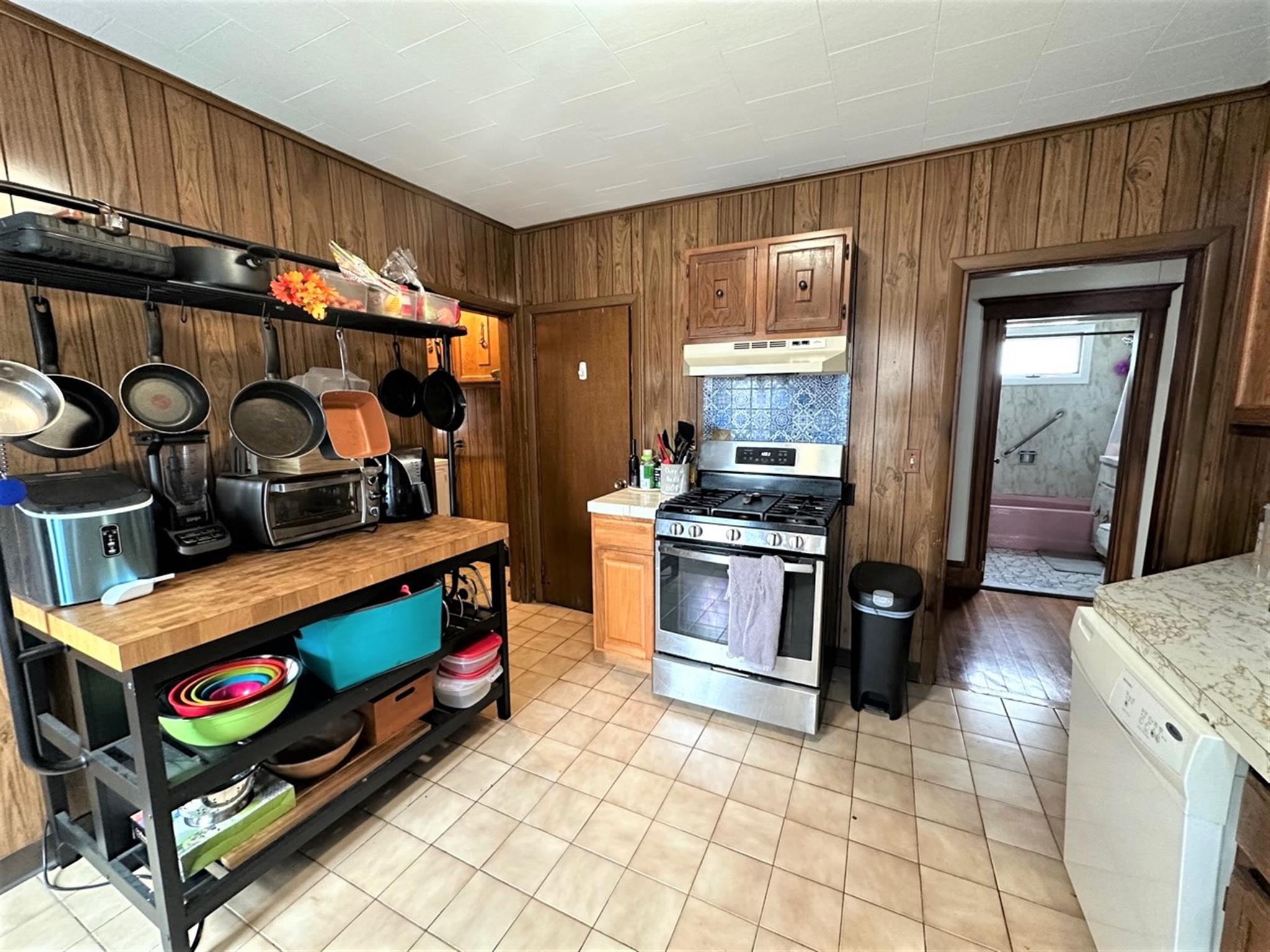 130 North, Teele Square