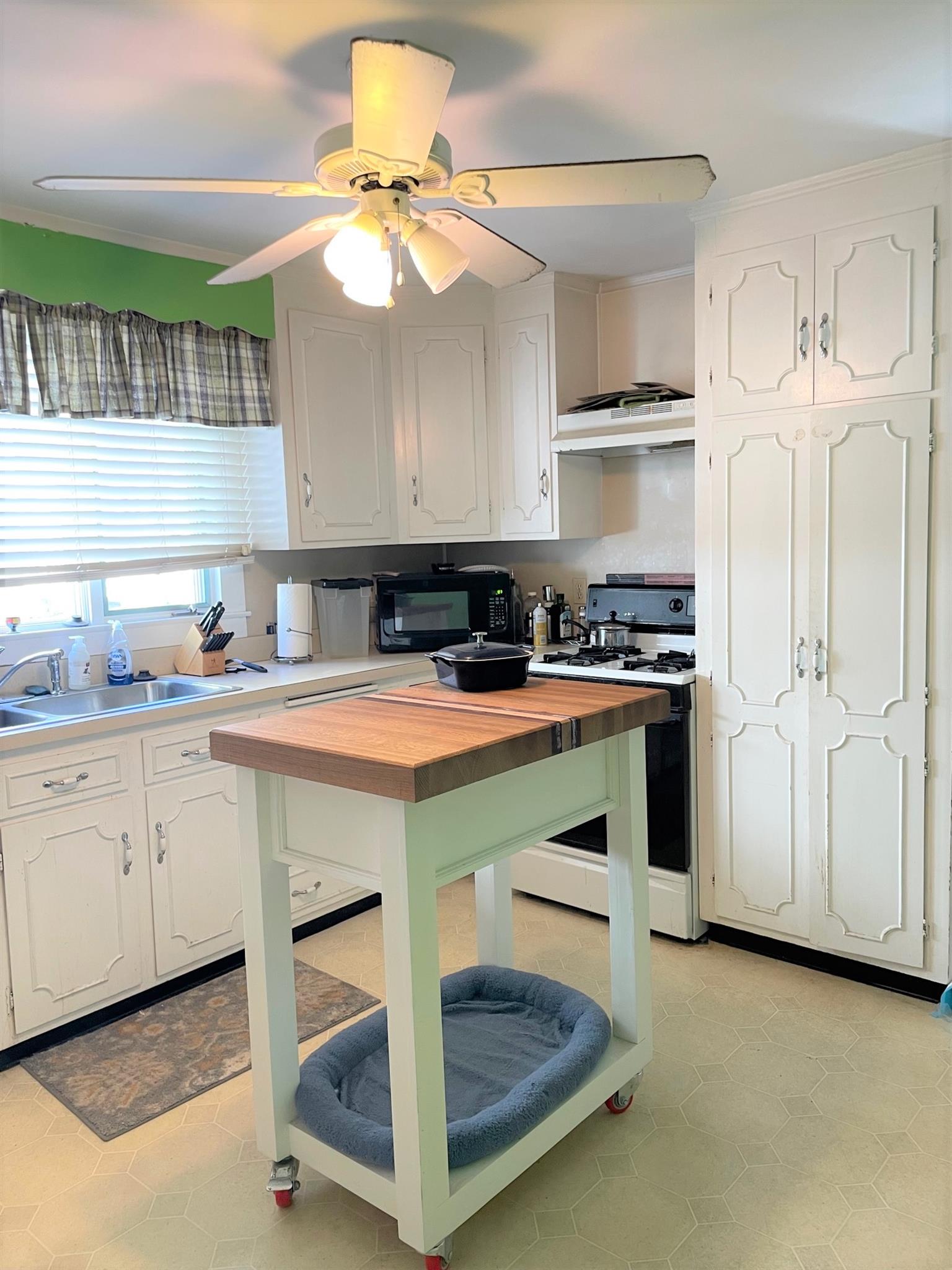 7 Doble Ave, Medford