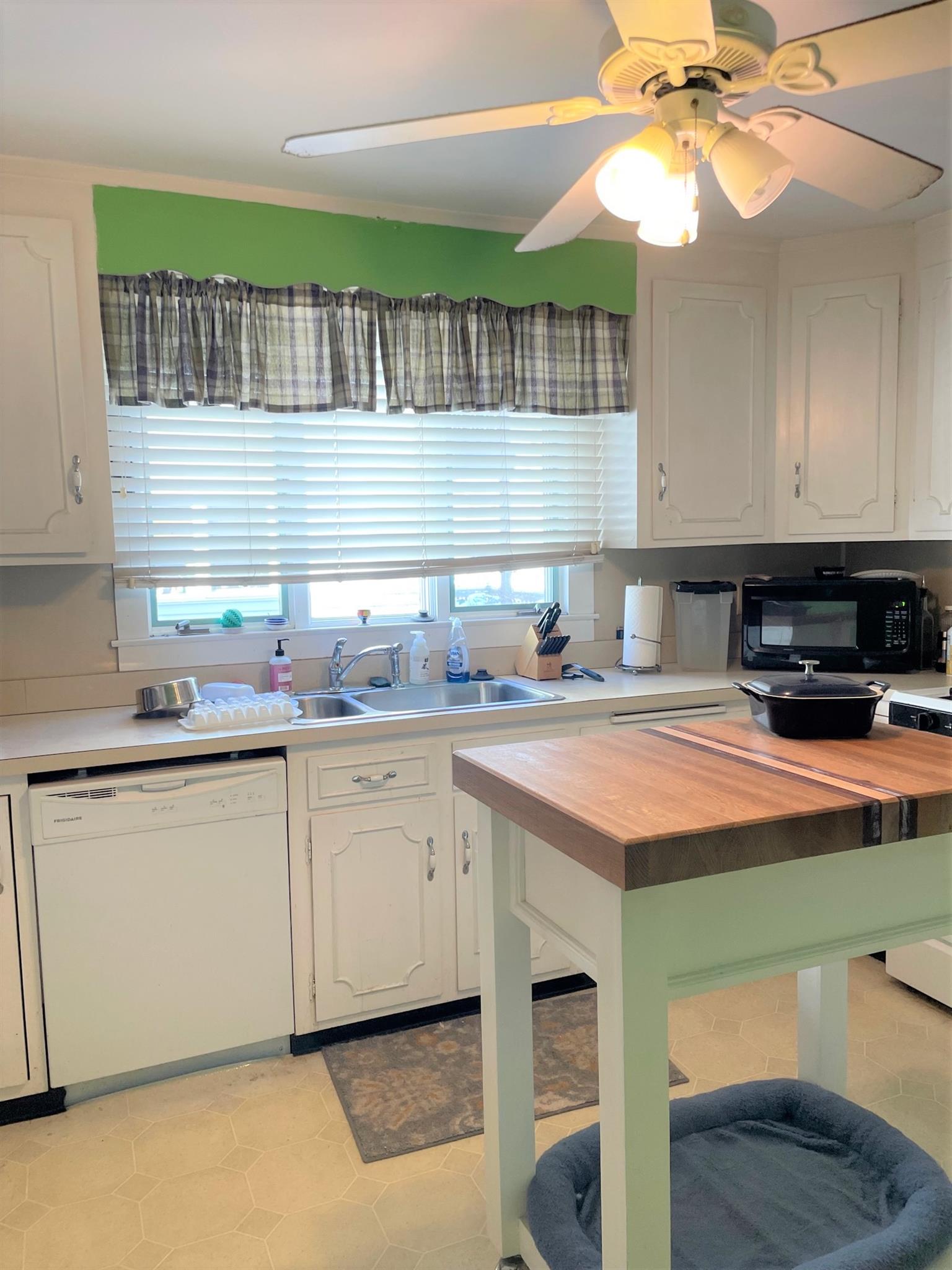 7 Doble Ave, South Medford