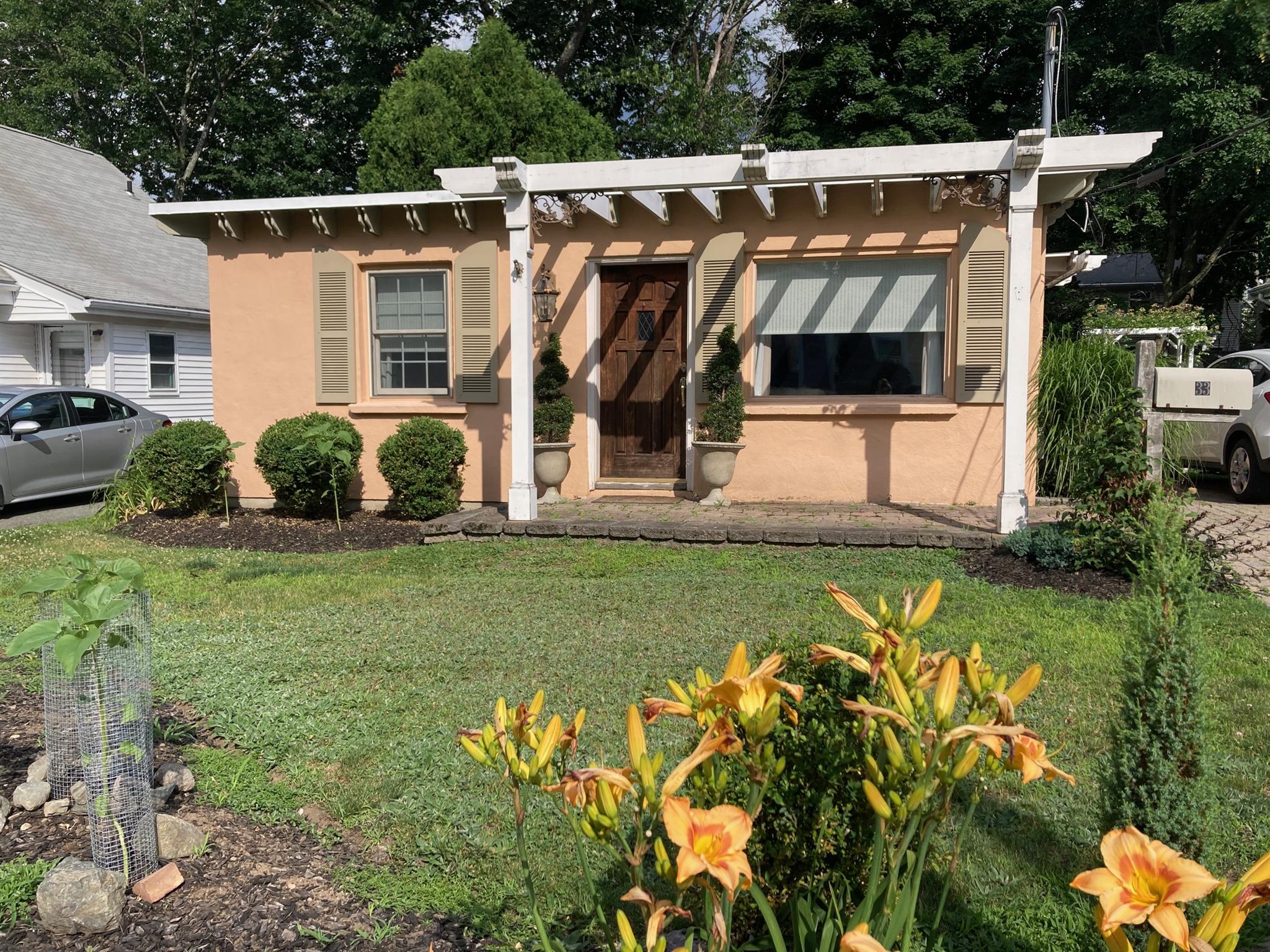 33 Mokema Ave, Waltham