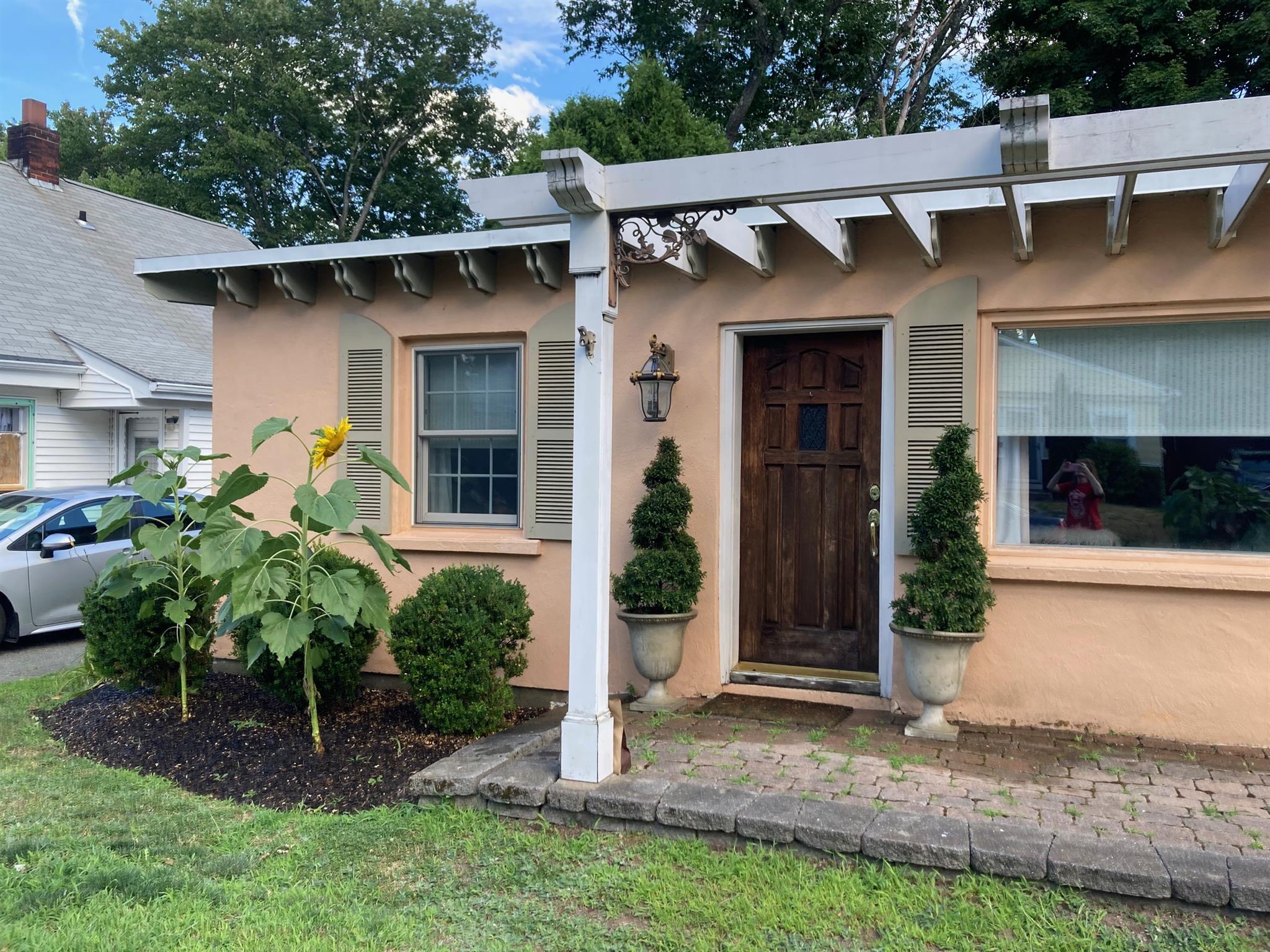 33 Mokema Ave, Waltham