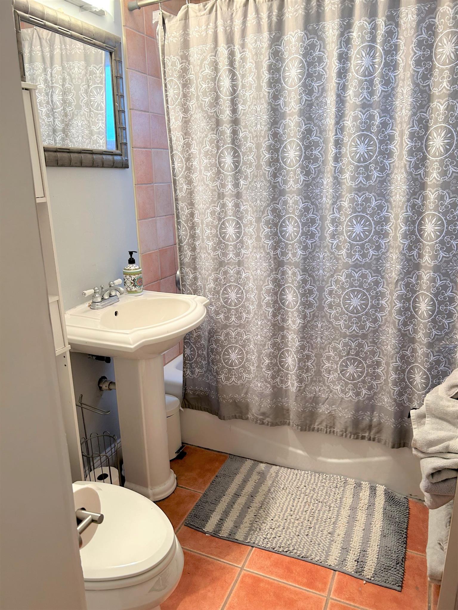 8 Valley St, Medford