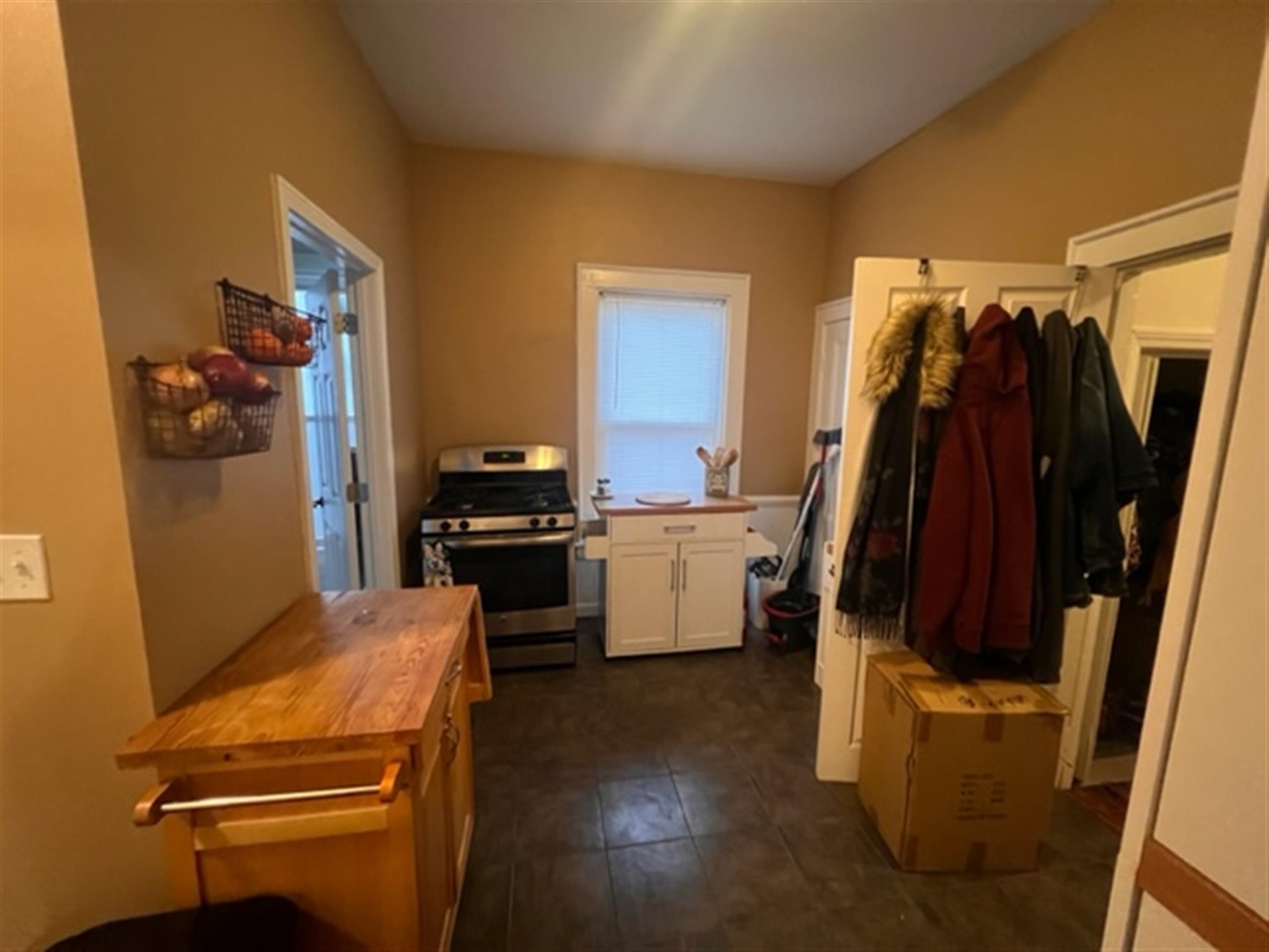 77 Bonair St, East Somerville