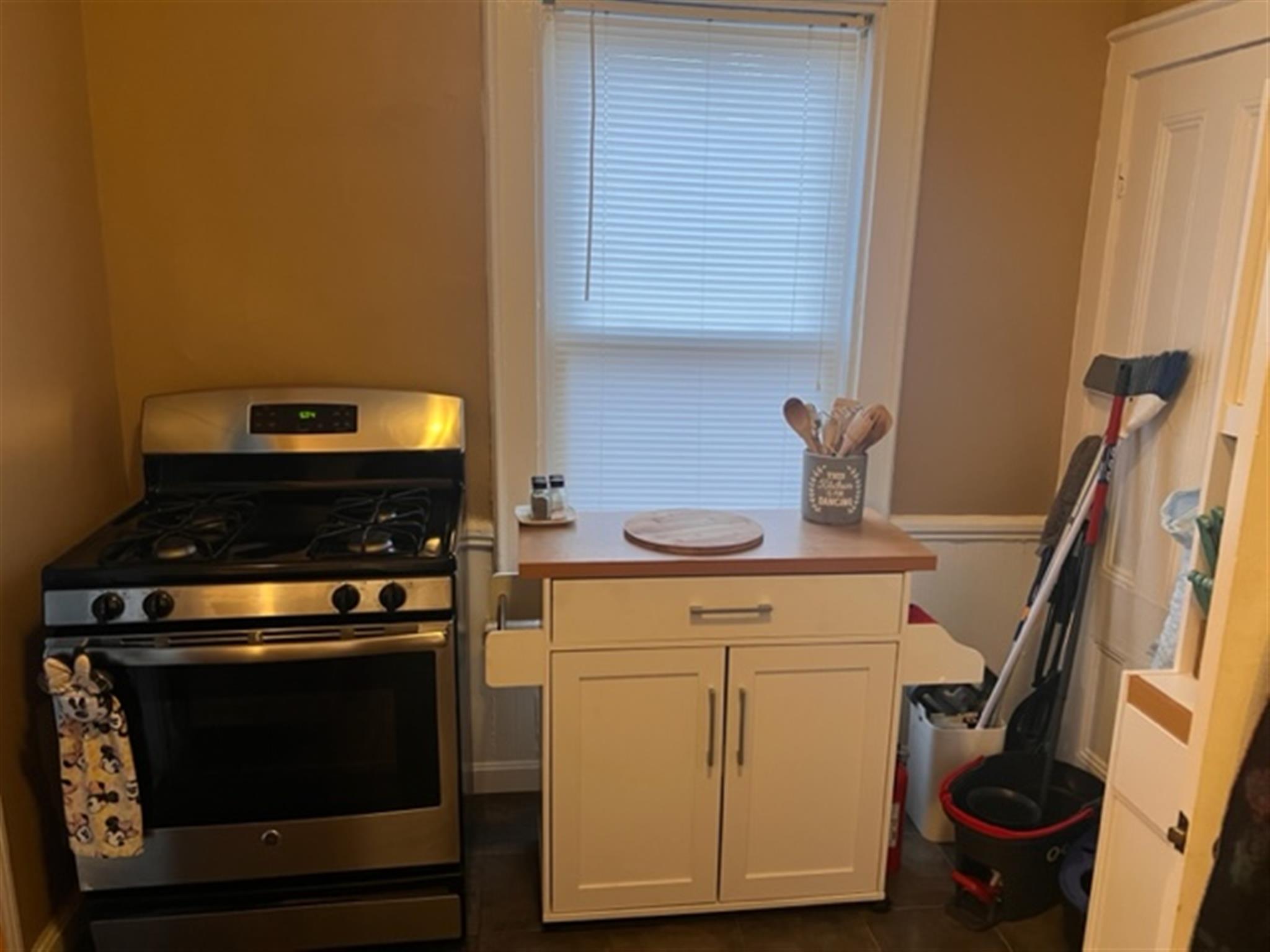 77 Bonair St, East Somerville