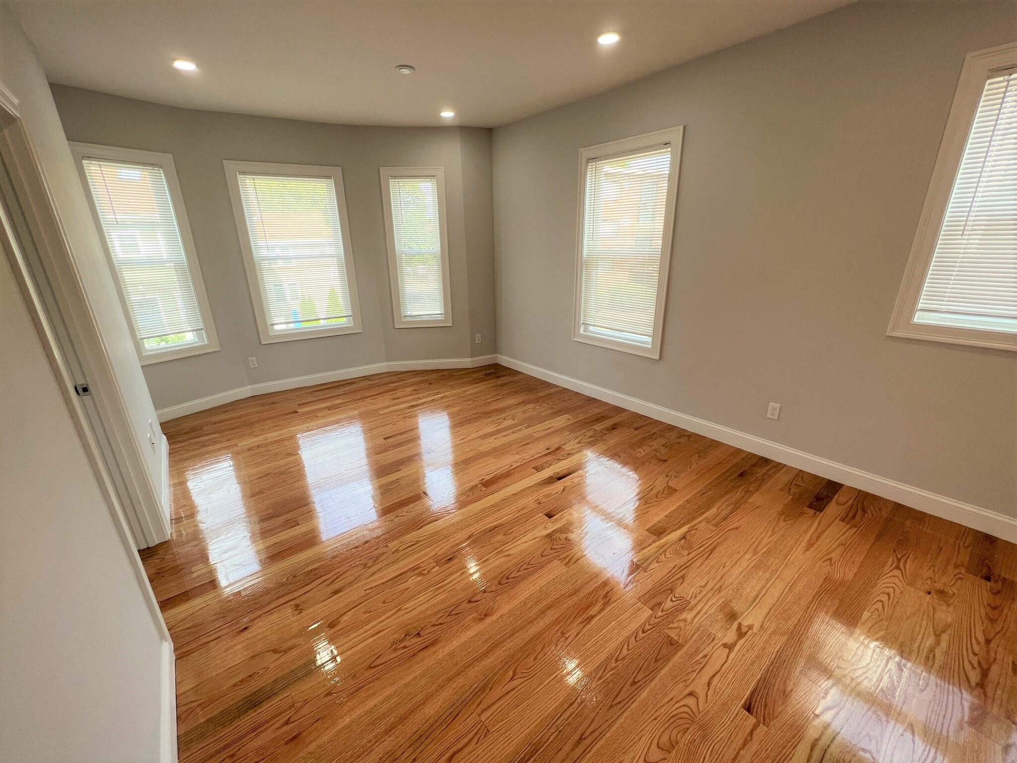 126 Cross St, East Somerville