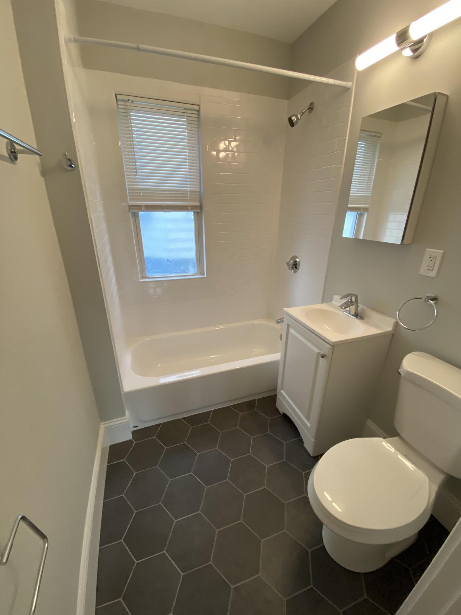 5 Hamilton Rd, Teele Square