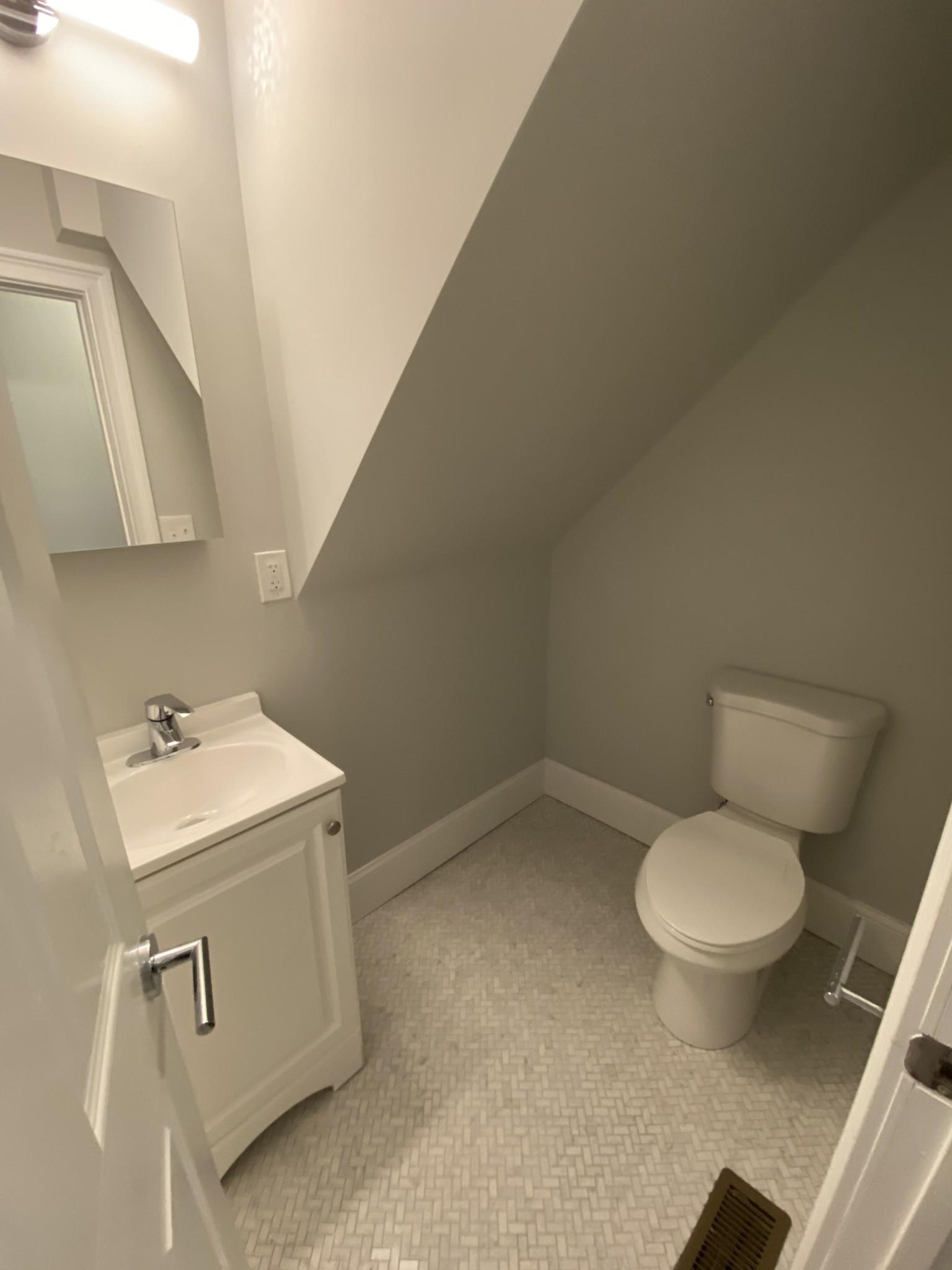 5 Hamilton Rd, Teele Square