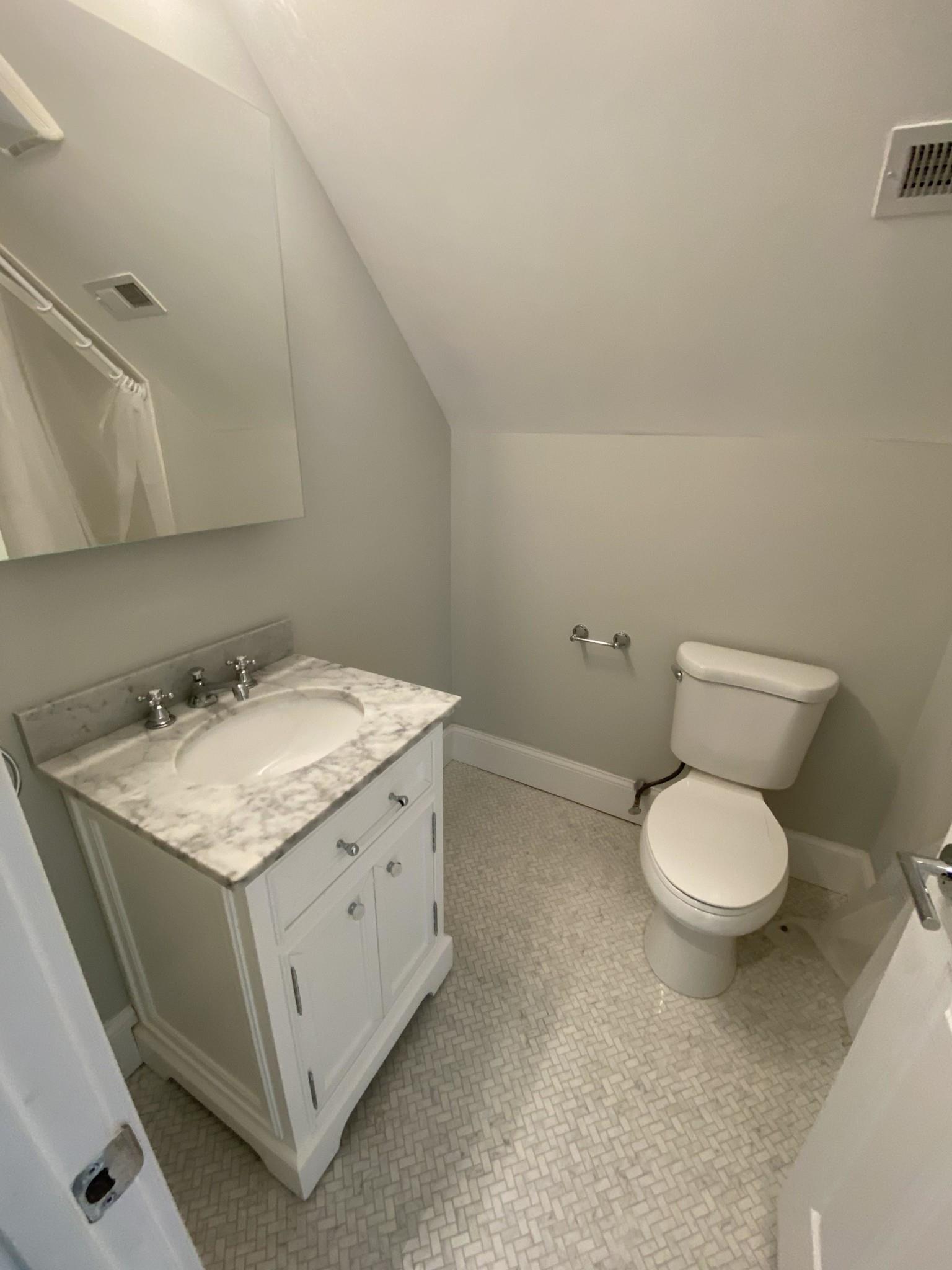 5 Hamilton Rd, Teele Square