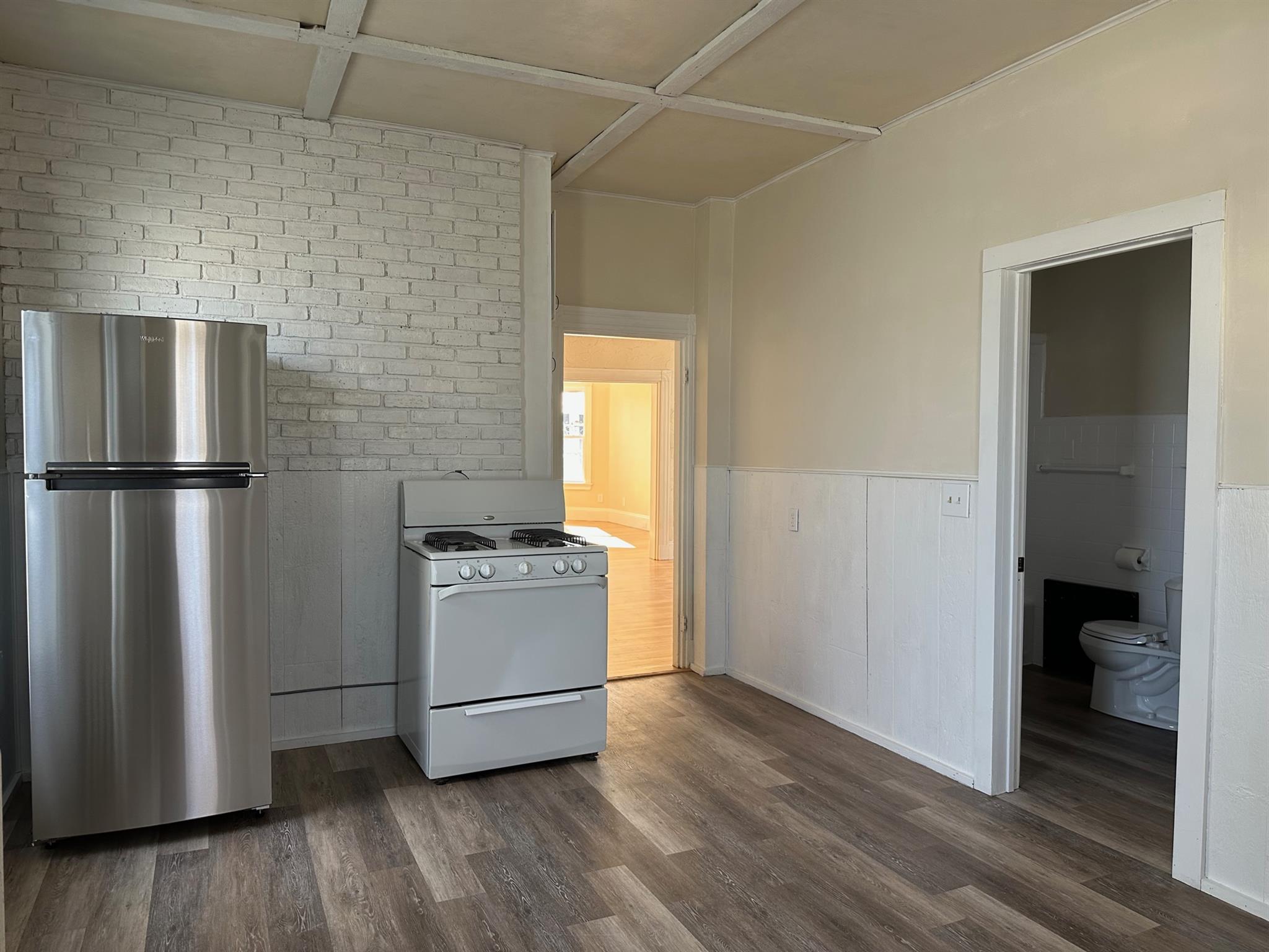 578 Main St, Medford