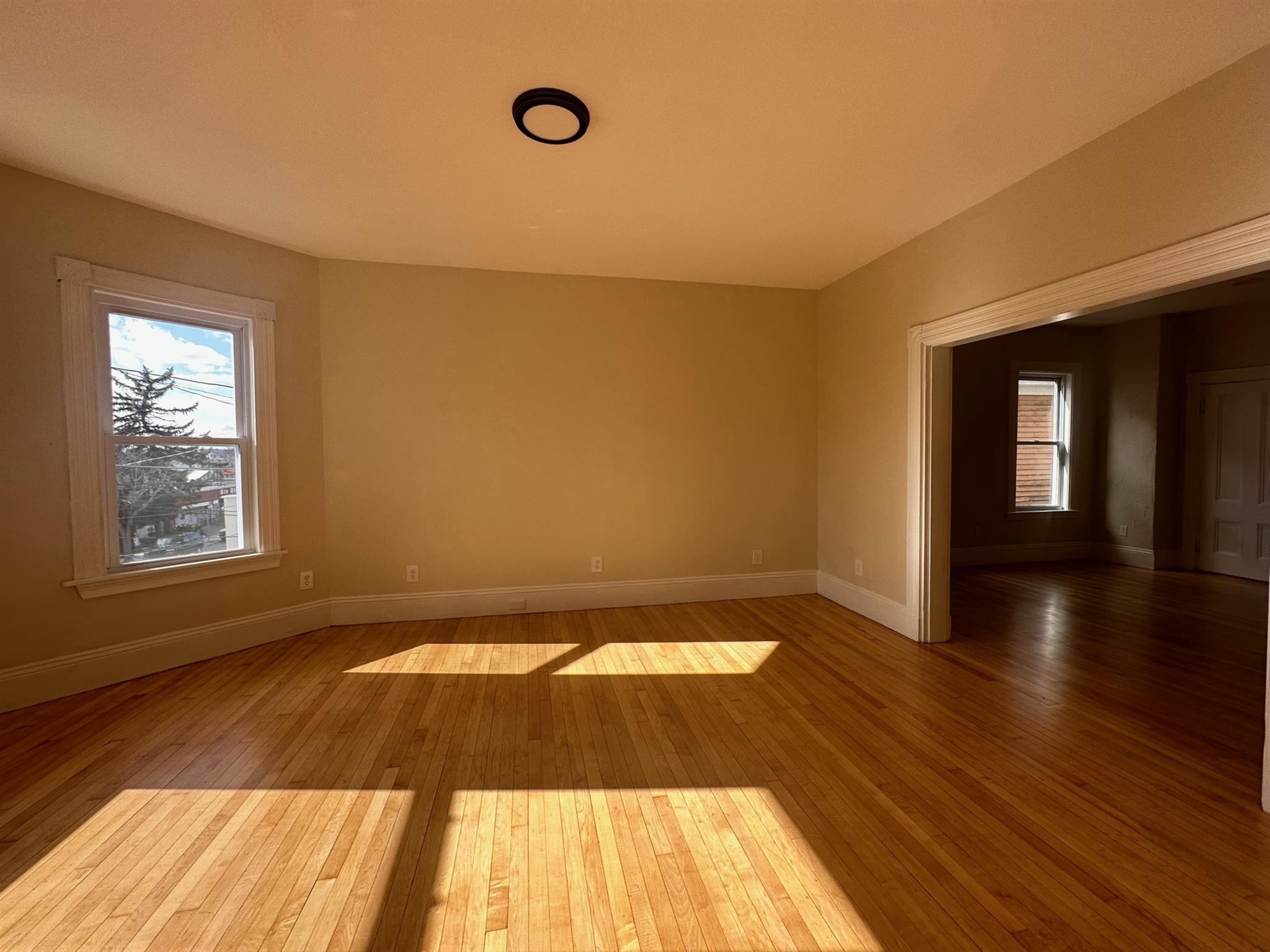 578 Main St, Medford