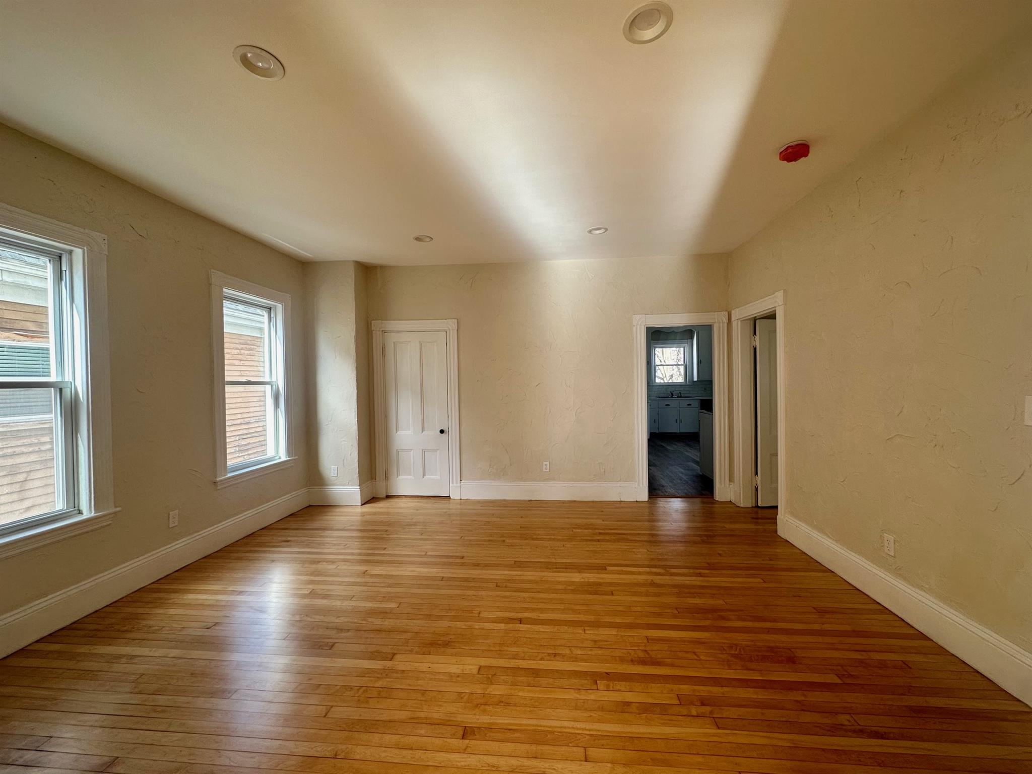 578 Main St, Medford